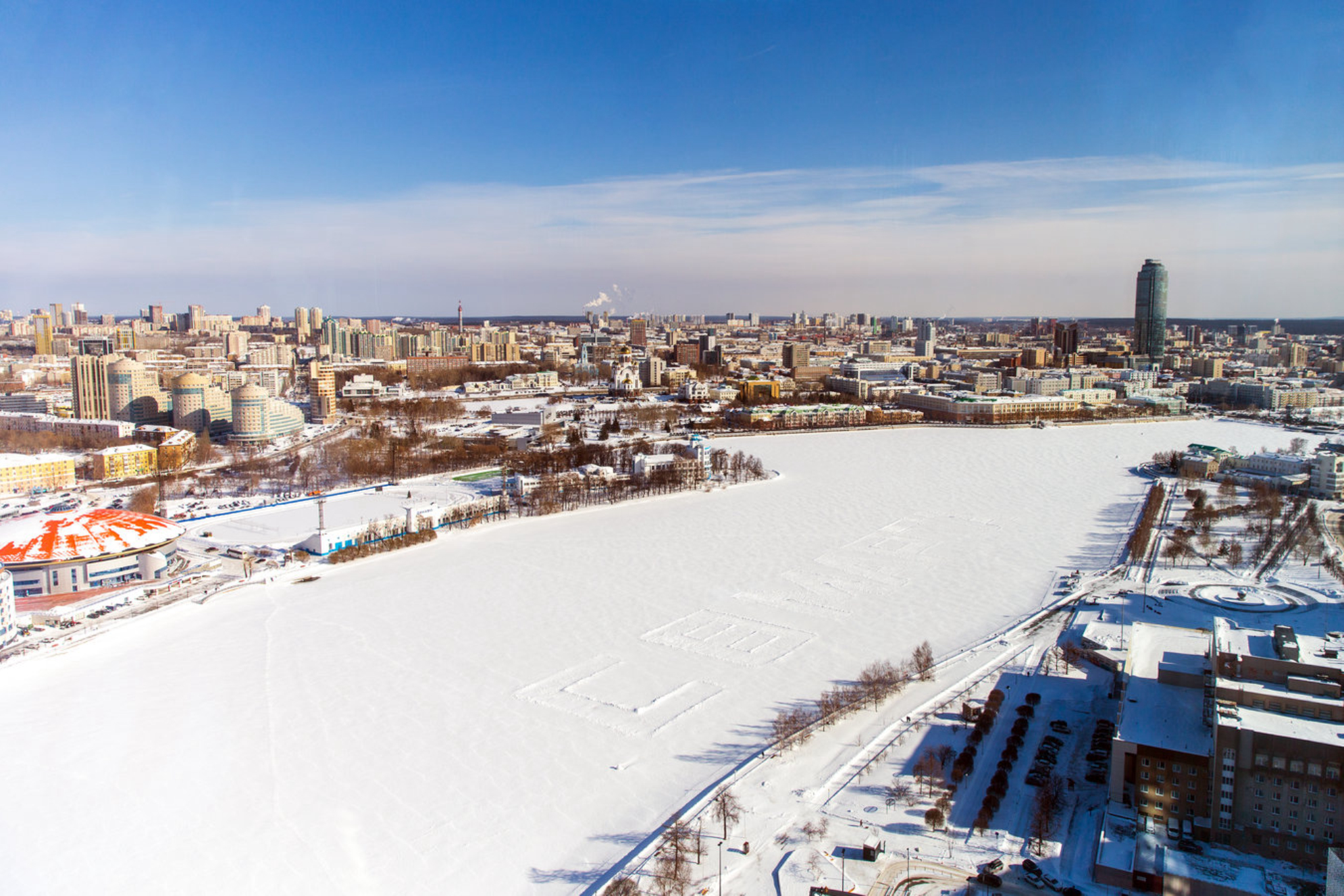 Панорамный снимок Екатеринбурга зимой. Shutterstock