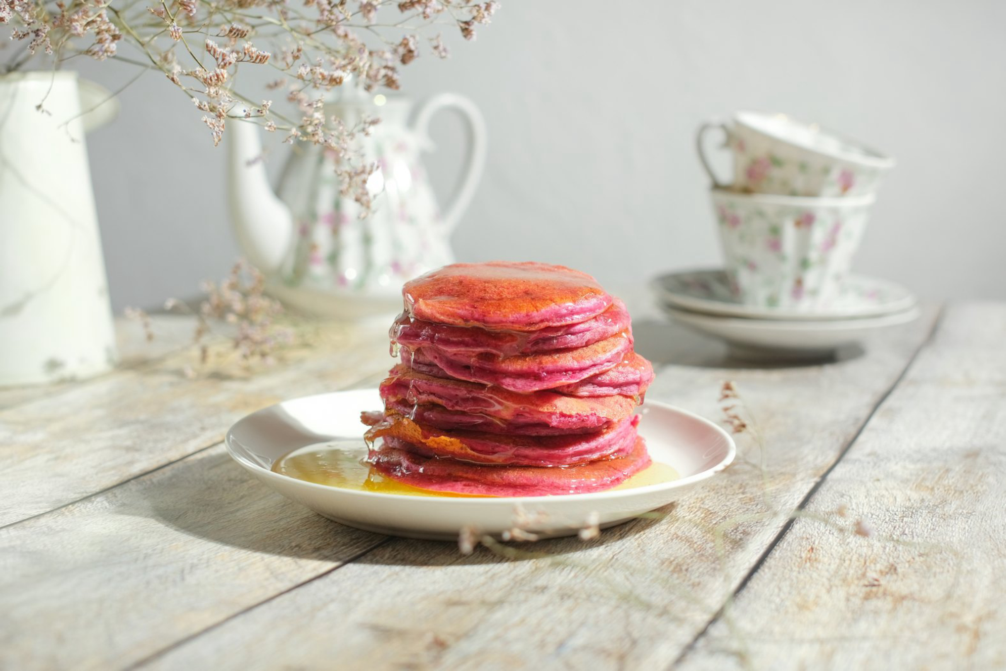 Розовые блины можно найти в некоторых кафе и ресторанах Санкт-Петербурга