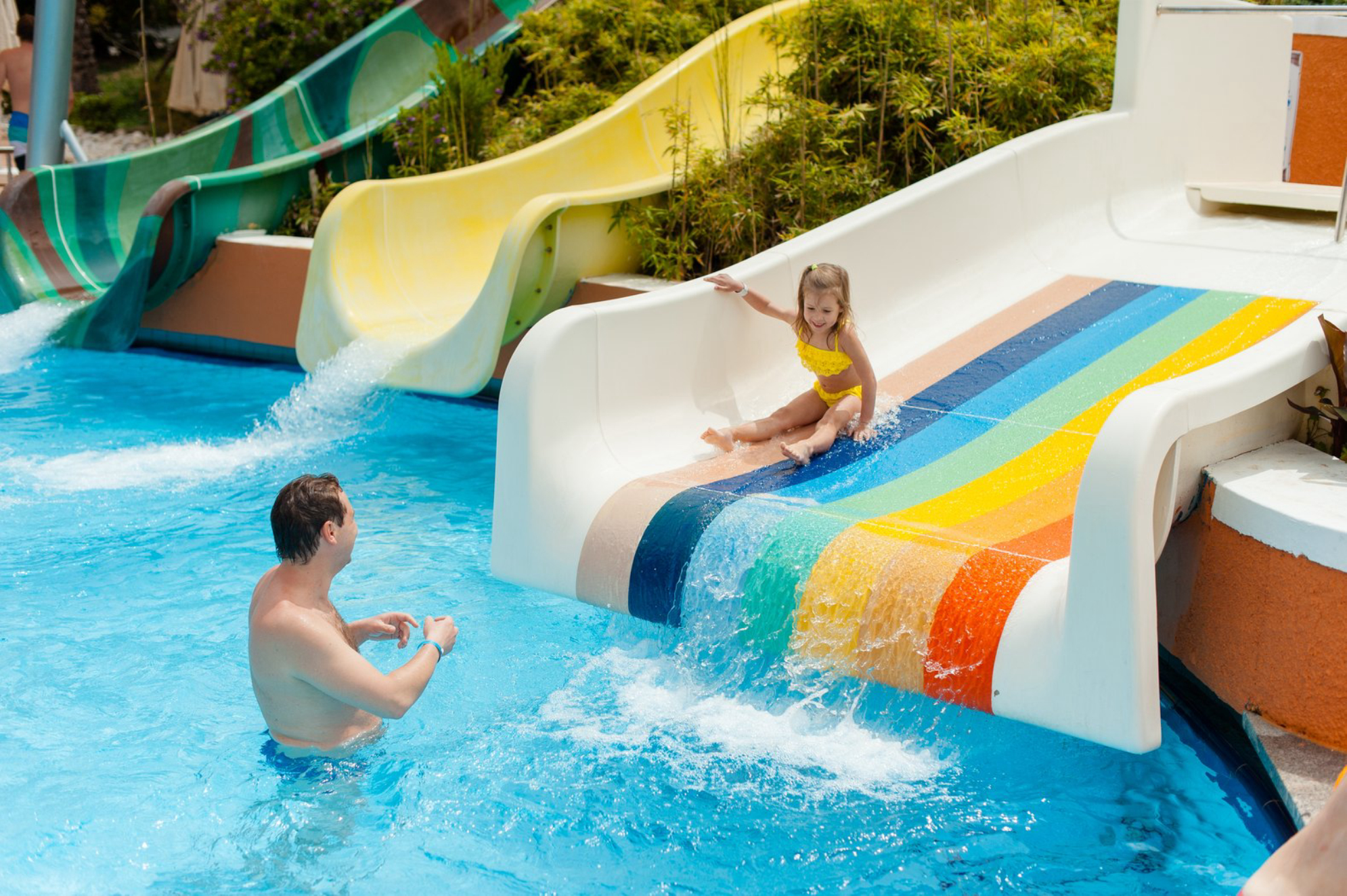 Для взрослых и детей разные горки. Источник: Envato Elements