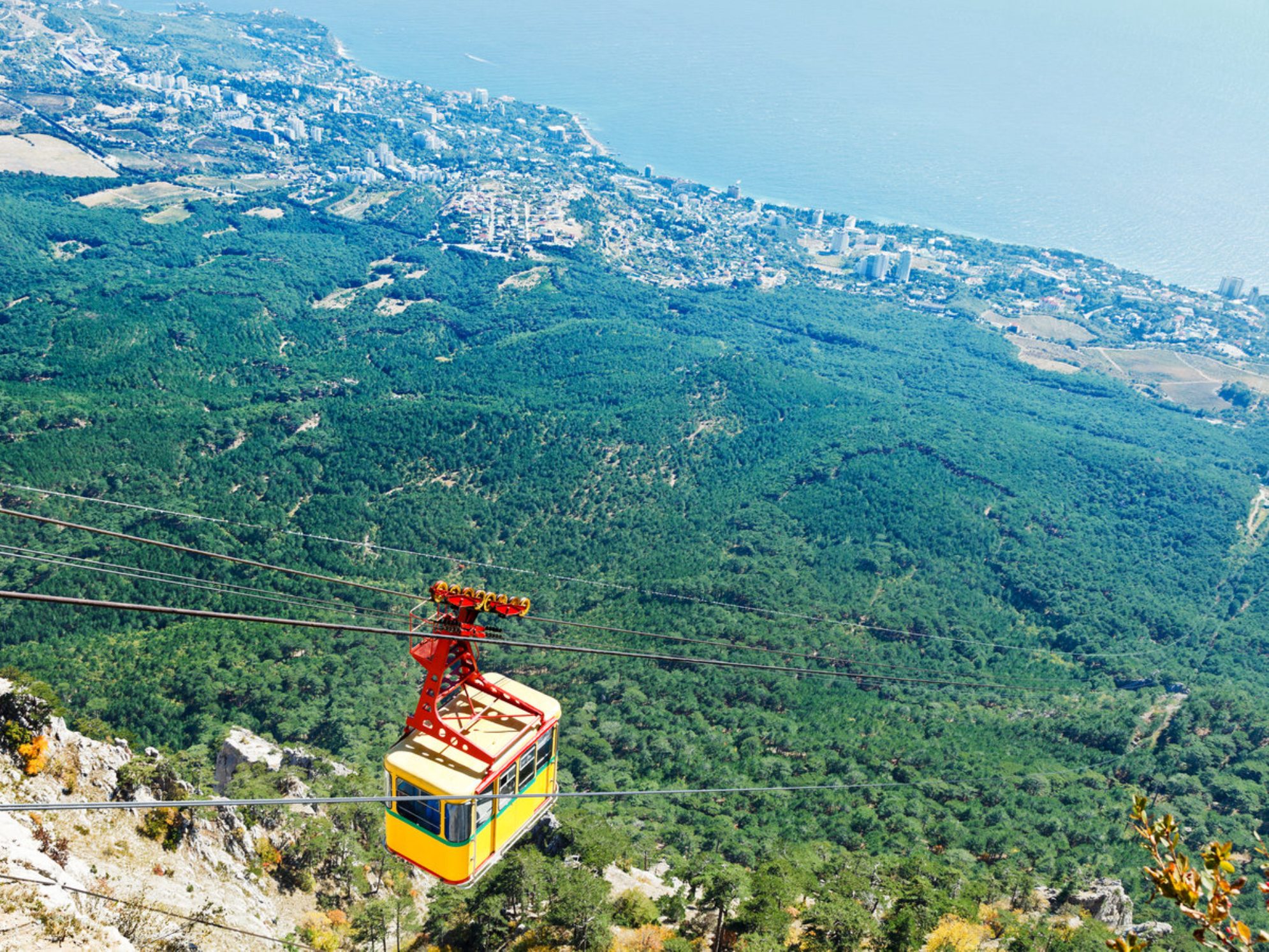 Длина канатной дороги в Мисхоре - более полутора километров. shutterstock.com