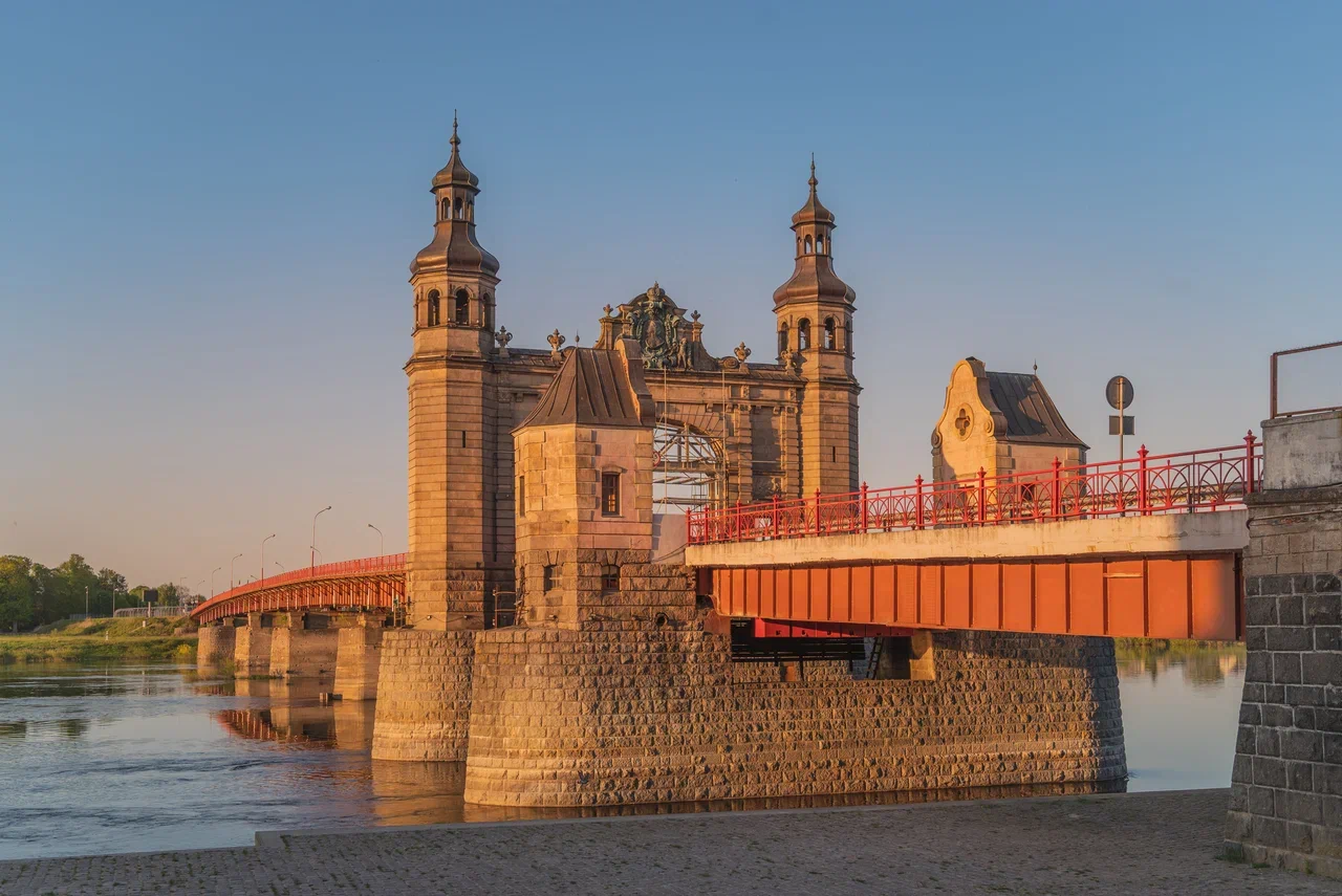 Мост королевы Луизы. Город Советск, Калининградская область.Источник фото: Туристский информационный центр Калининградской области Автор: Туристский информационный центр Калининградской области