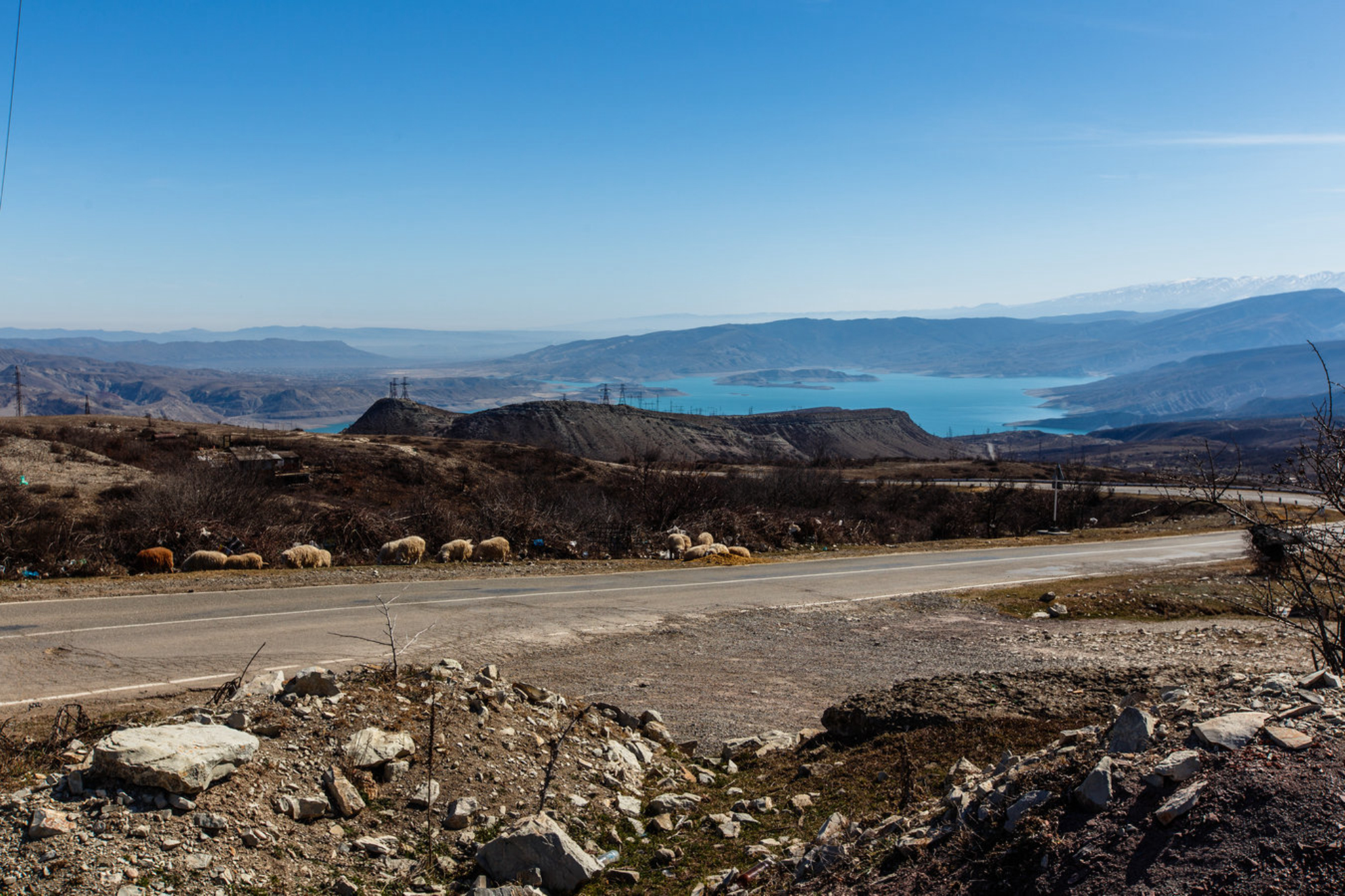 Если планируете остановиться у восточного берега или Персикового острова, выходите в поселке Чиркей - оттуда до берега всего 10 минут пешком. Источник: Shutterstock