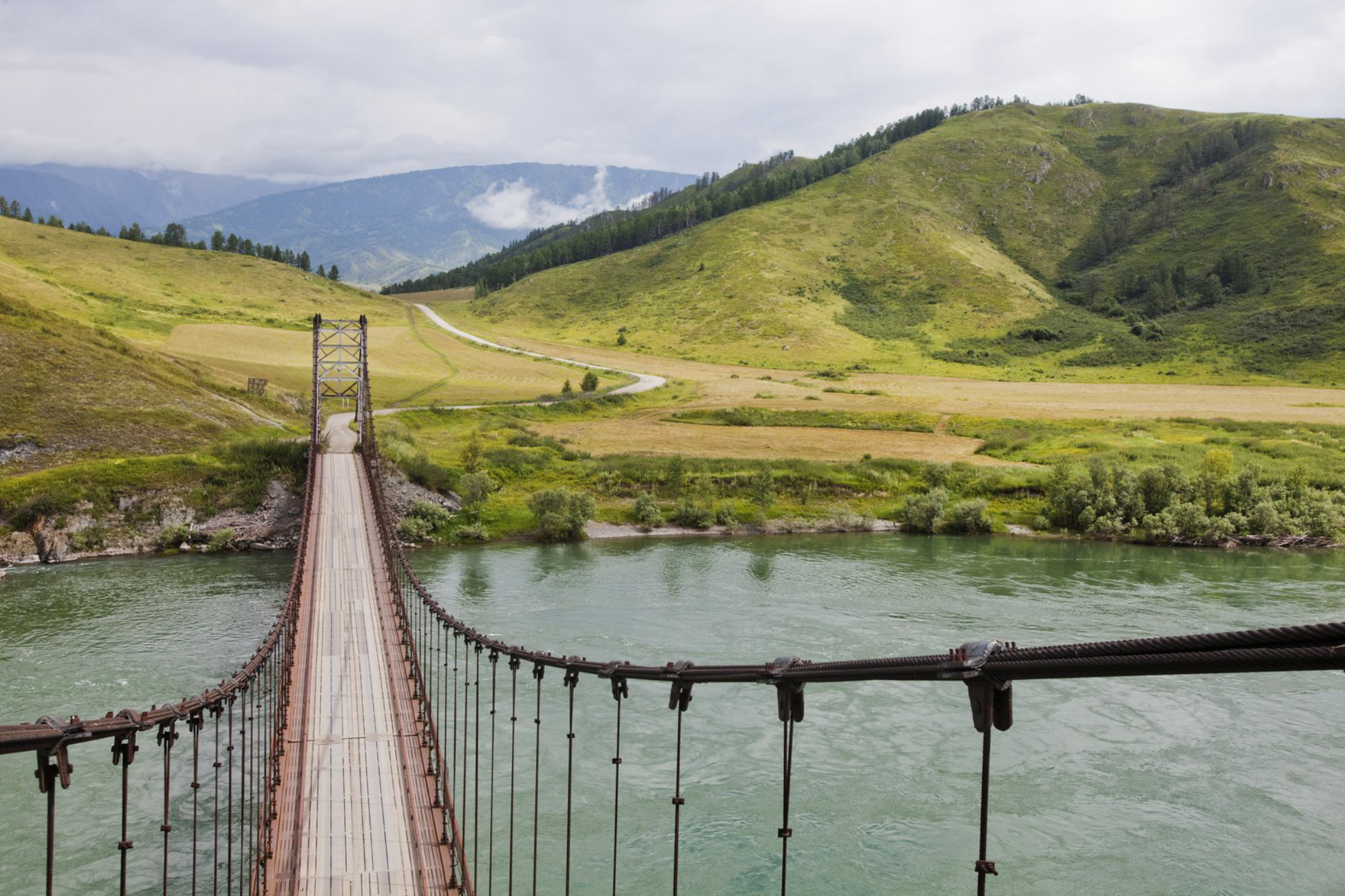 Мост через реку Катунь. Источник: Shutterstock
