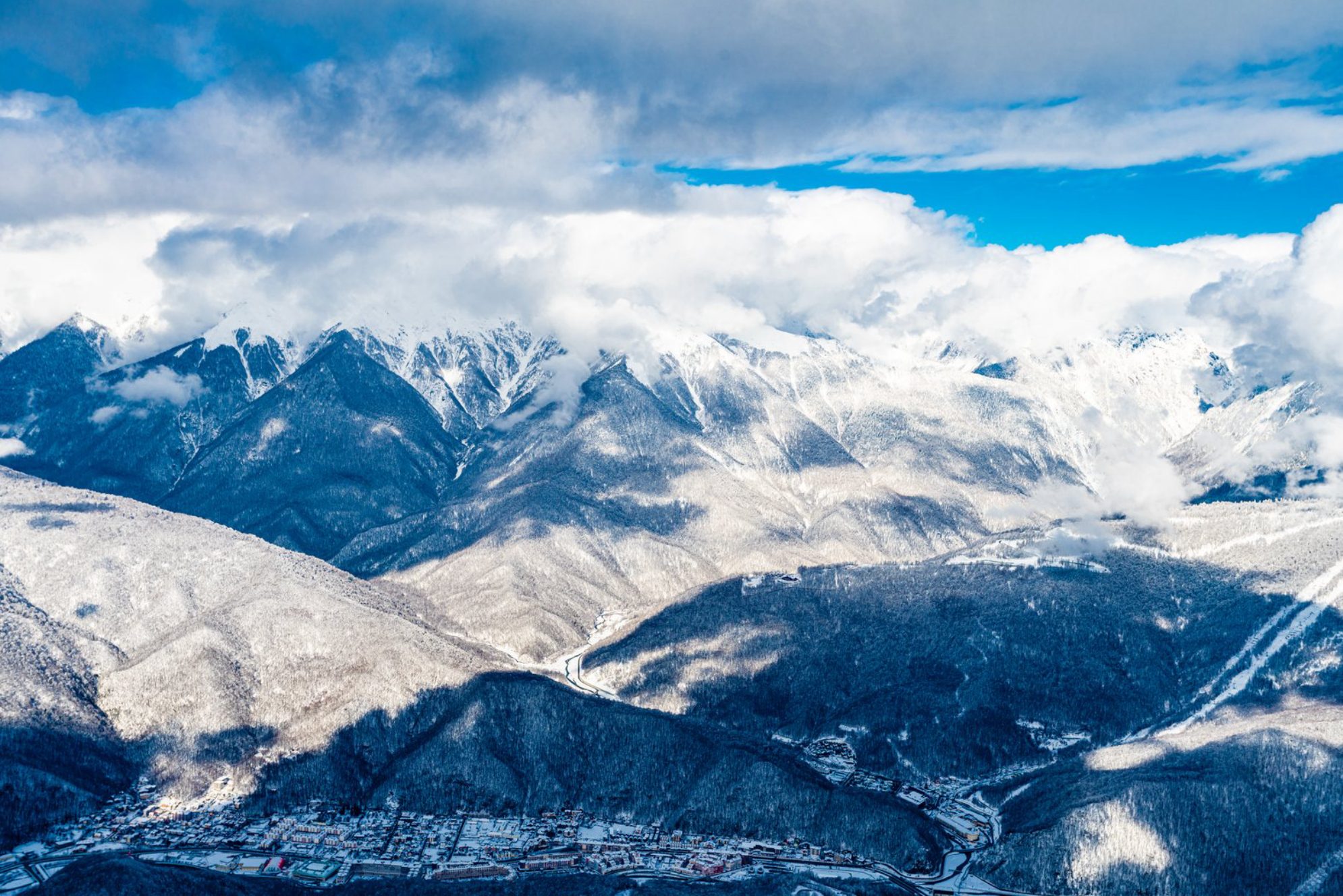 Горы и Красная Поляна.