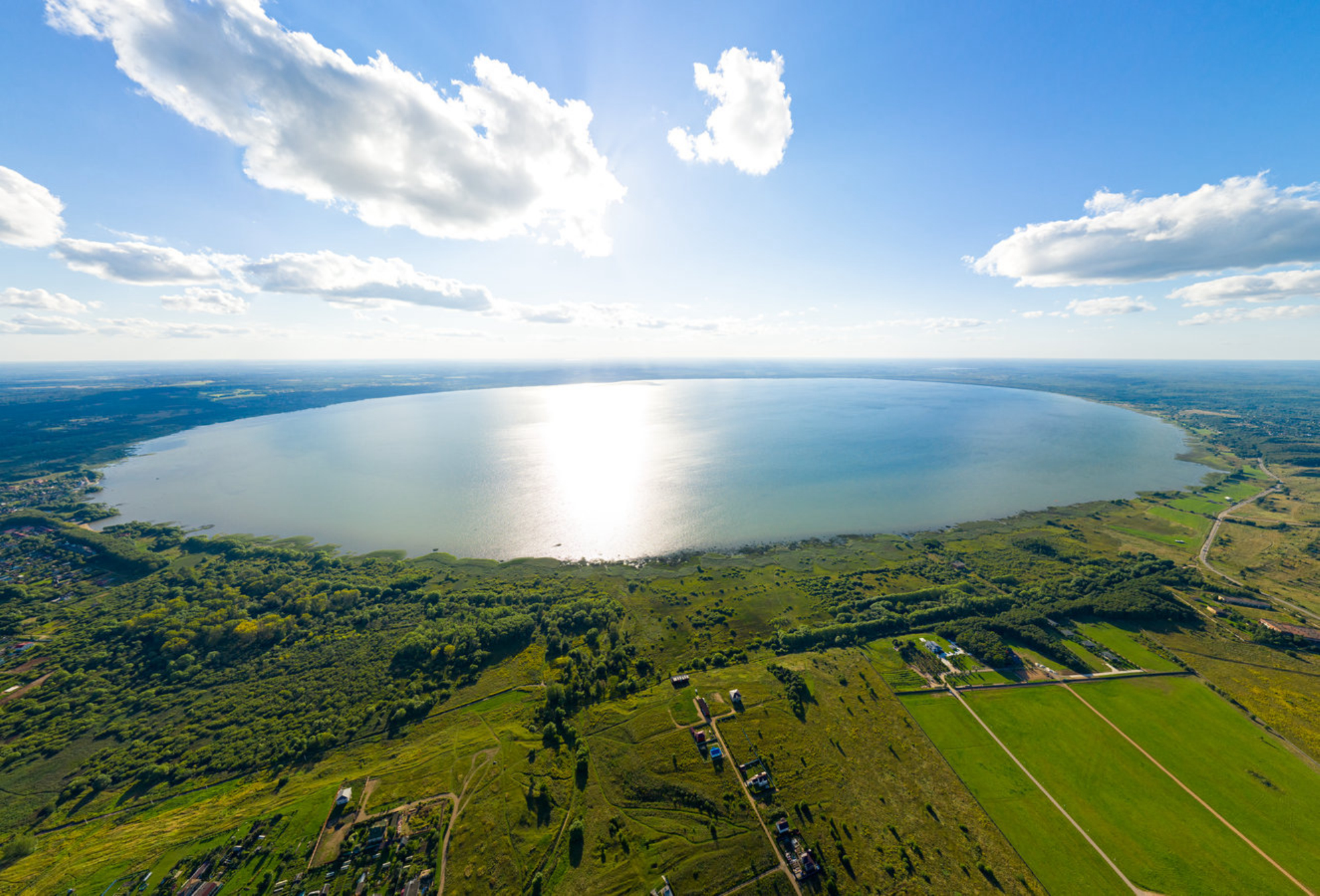 Плещеево озеро в городе Переславль-Залесский. shutterstock.com