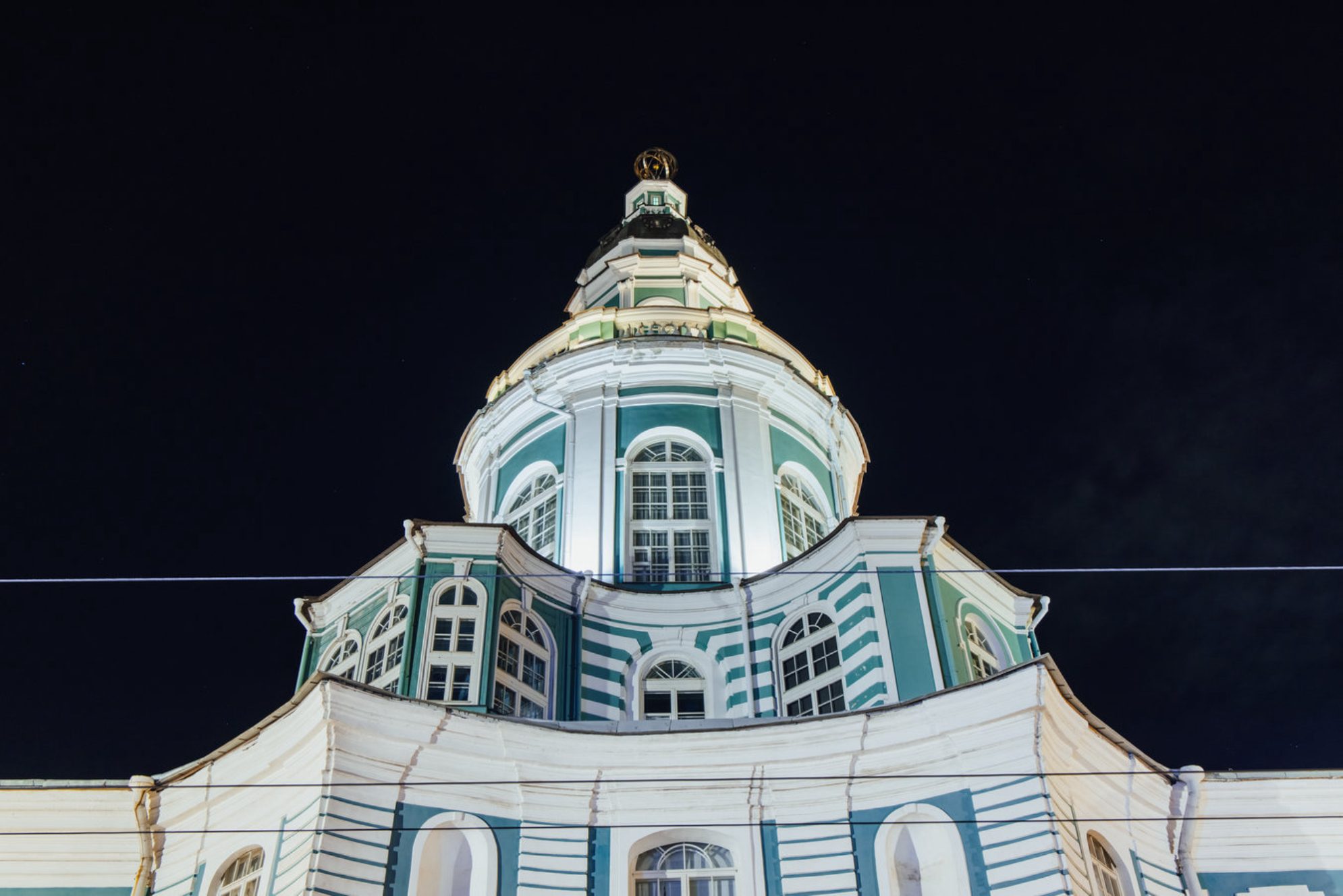 Башня и армиллярная сфера на макушке - визитная карточка Кунсткамеры Источник. Автор: Лицензионный фотобанк СПб ГБУ «ГТИБ»