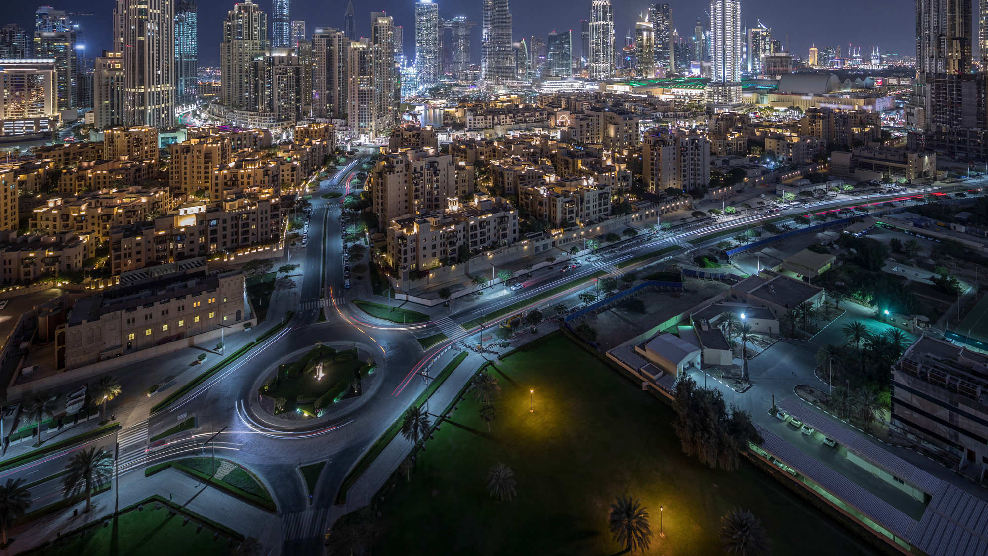 Вид с воздуха на круговую дорогу в центре Дубая. Источник: Shutterstock