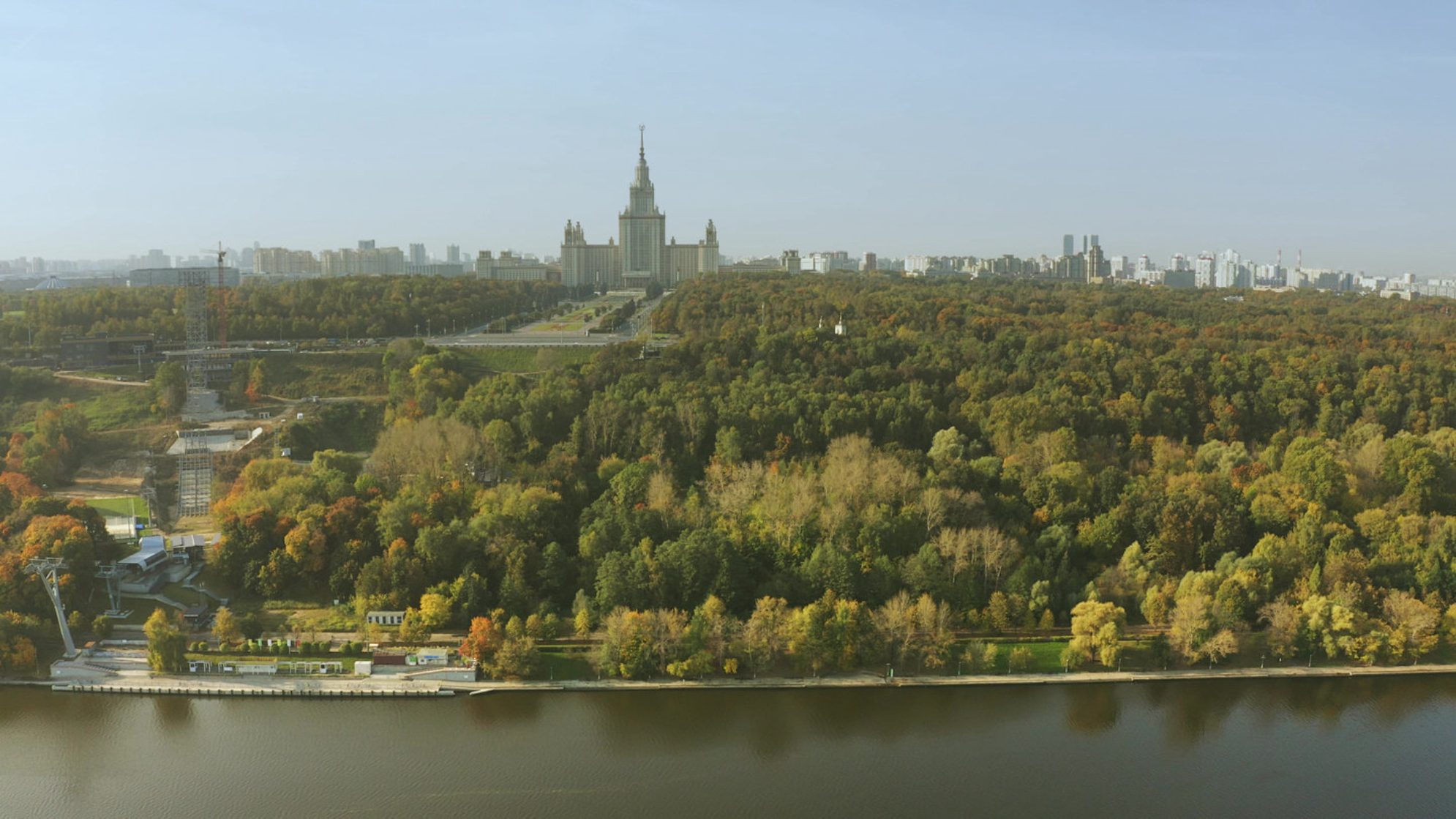 Завершите экскурсию в зеленом парке Воробьевых гор Shutterstock