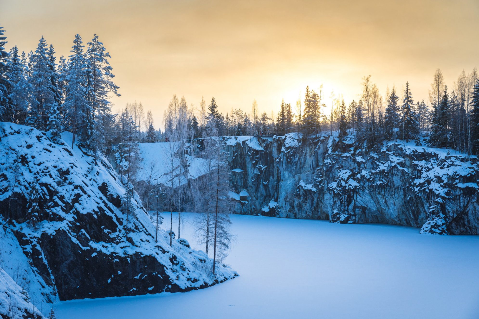 Мраморное озеро в Рускеале. Источник: Shutterstock