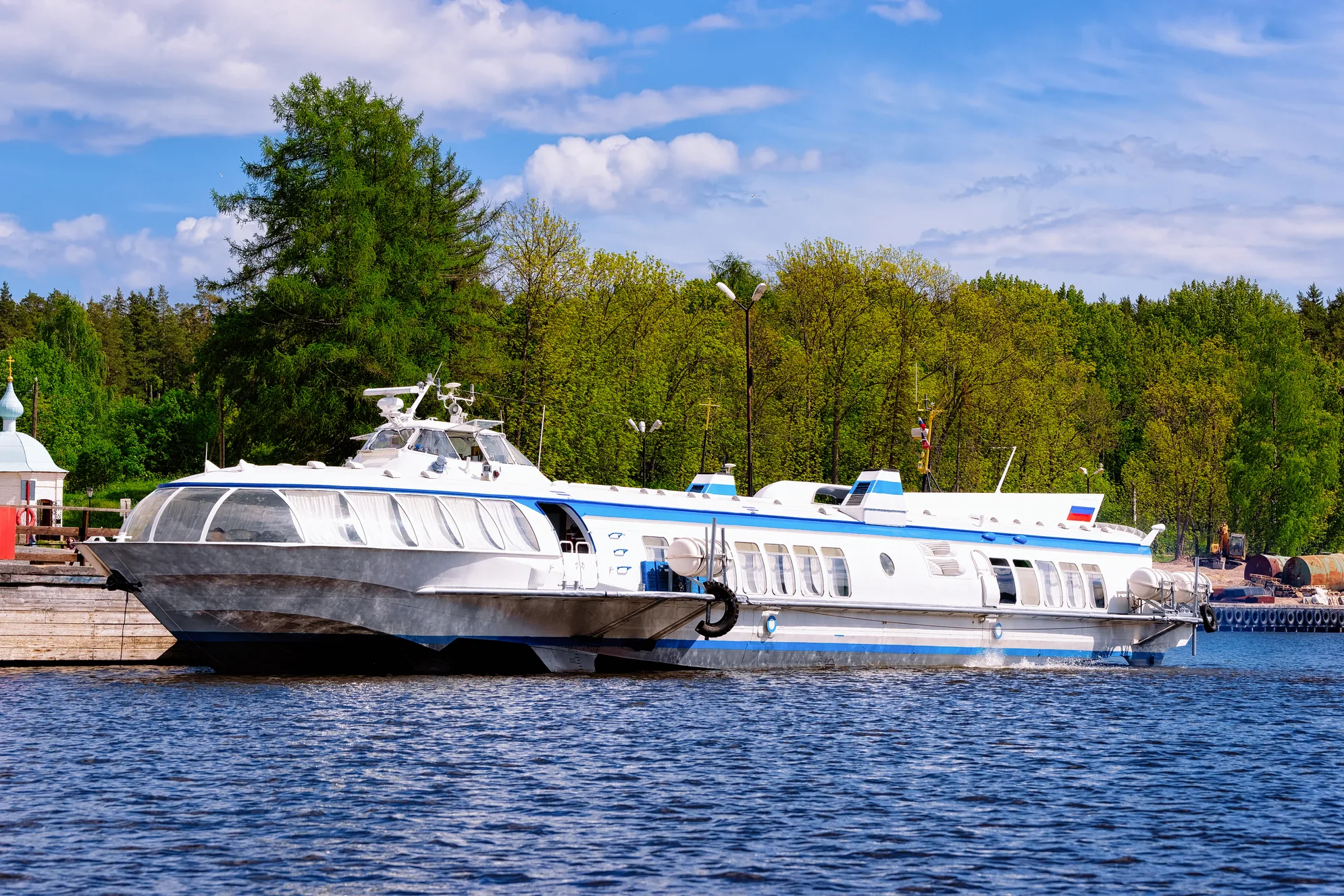 Теплоход «Метеор» - скоростное пассажирское судно. Источник: Shutterstock