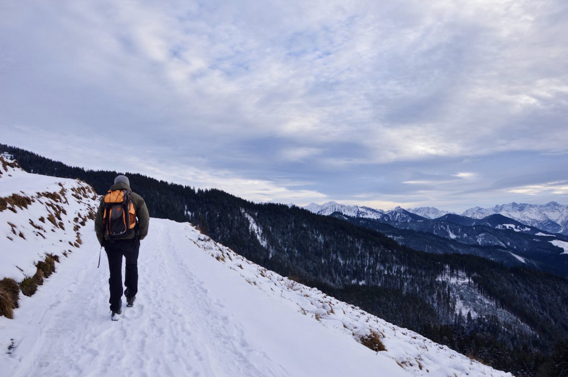 Термобелье, куртка и обувь на минусовую температуру - ваши спутники.