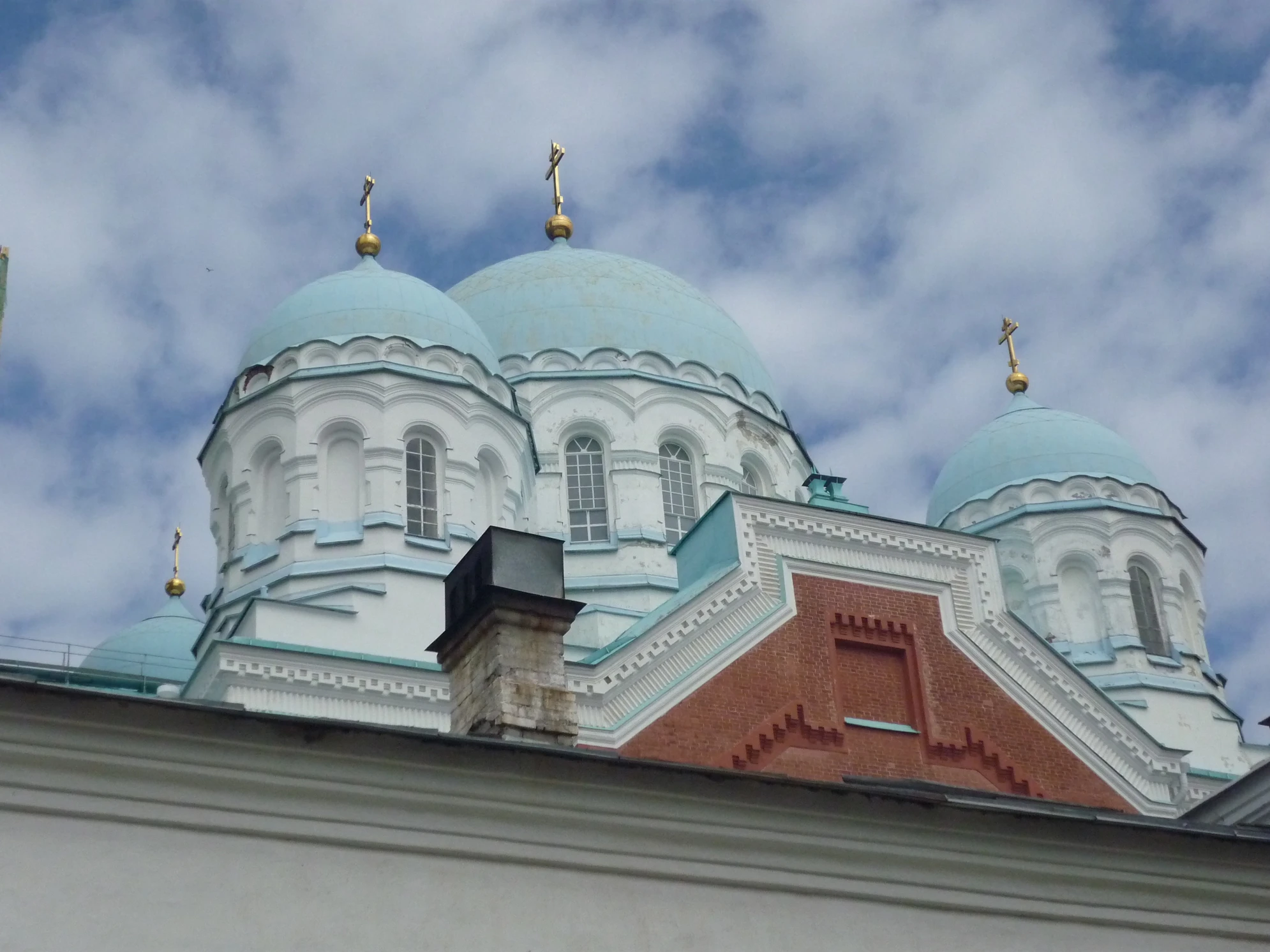 У Валаамского монастыря есть свое рыбное хозяйство, пекарня, птичья ферма, огороды и сады, поэтому туристов кормят простой, сытной и натуральной пищей собственного производства.