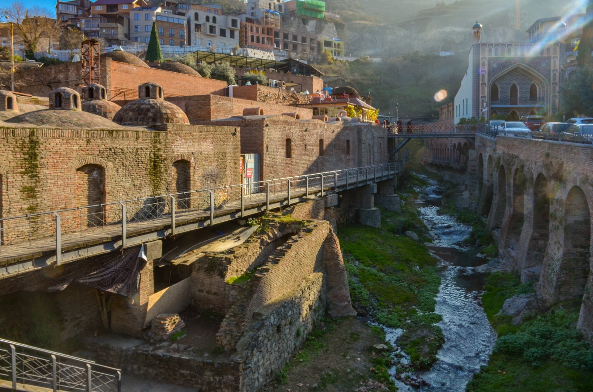 На экскурсии вы ощутите подлинное грузинское гостеприимство. Shutterstock