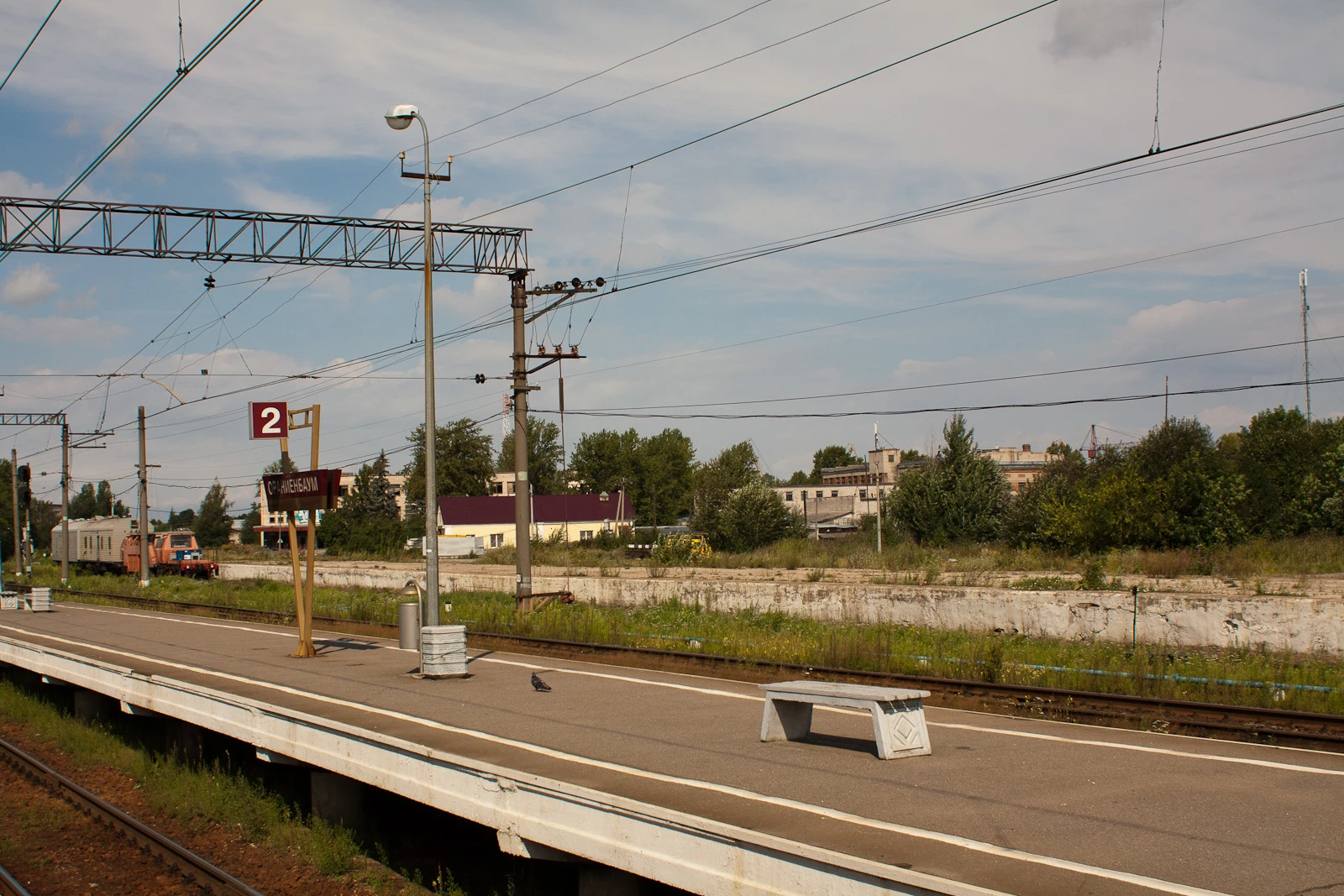 Добраться до парка Ораниенбаум в Ломоносове проще всего на электричке с Балтийского вокзала до станции «Ораниенбаум-1»