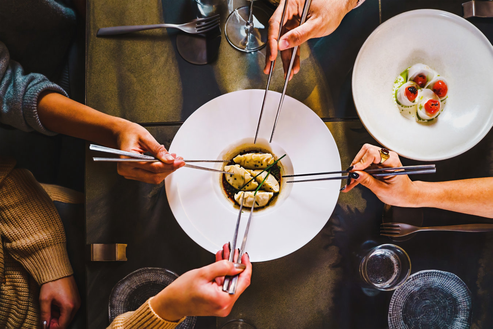 В отеле будет работать ресторан с модной современной азиатской кухней. shutterstock.com