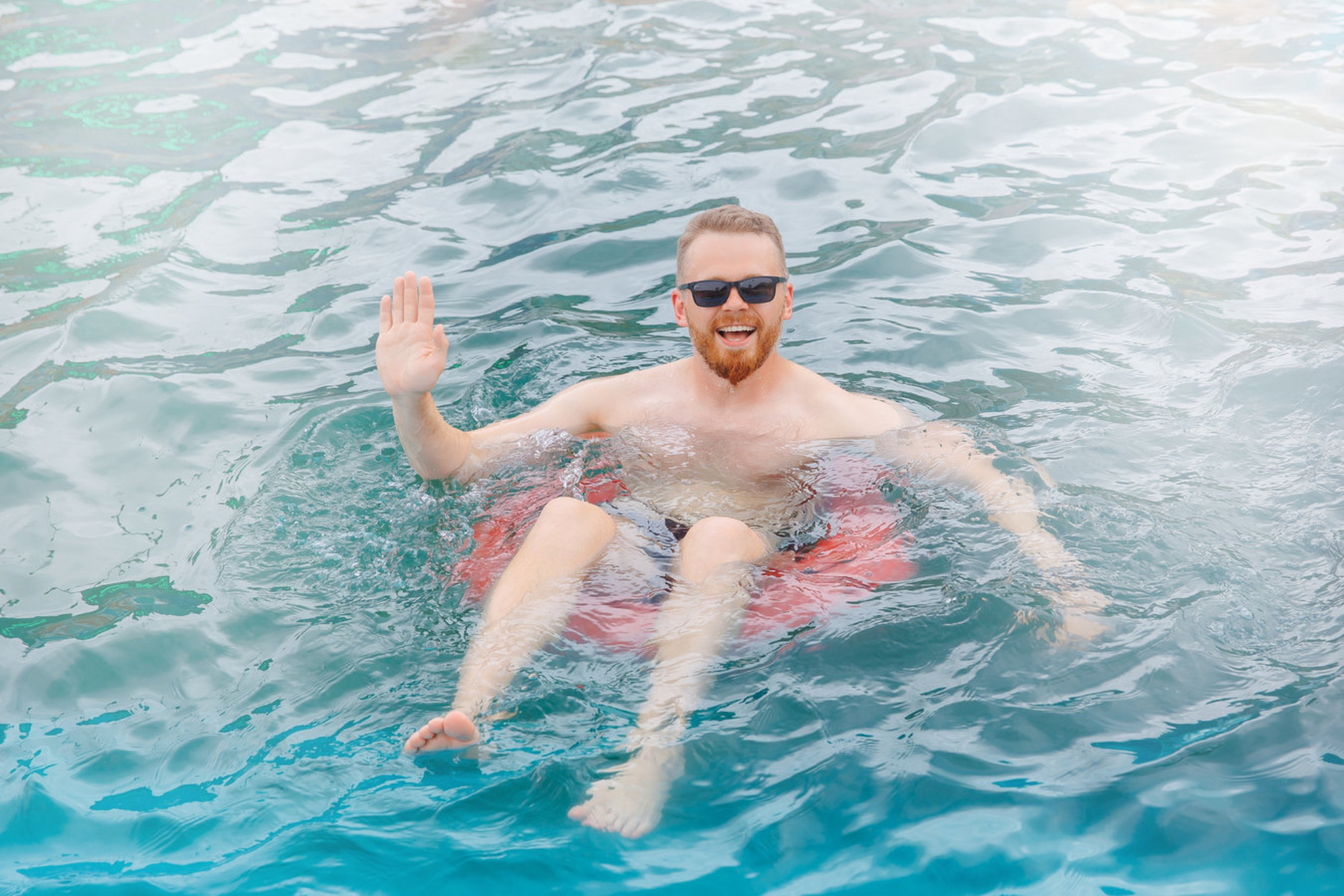 На территории некоторых санаториев в Кисловодске имеются бассейны и термальные комплексы. Источник: shutterstock.com