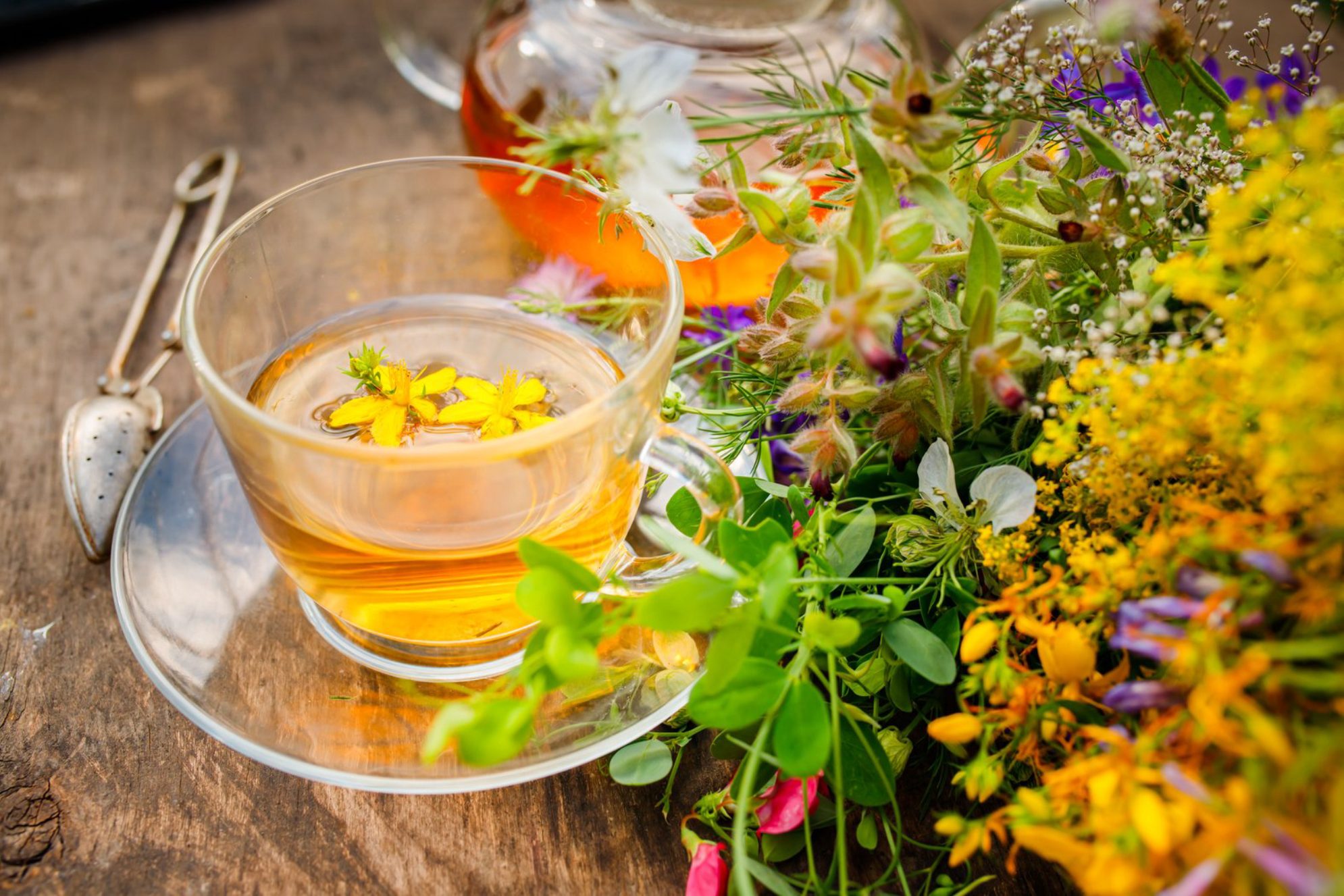 Травяной чай - отличная идея для подарка. Не занимает много места.