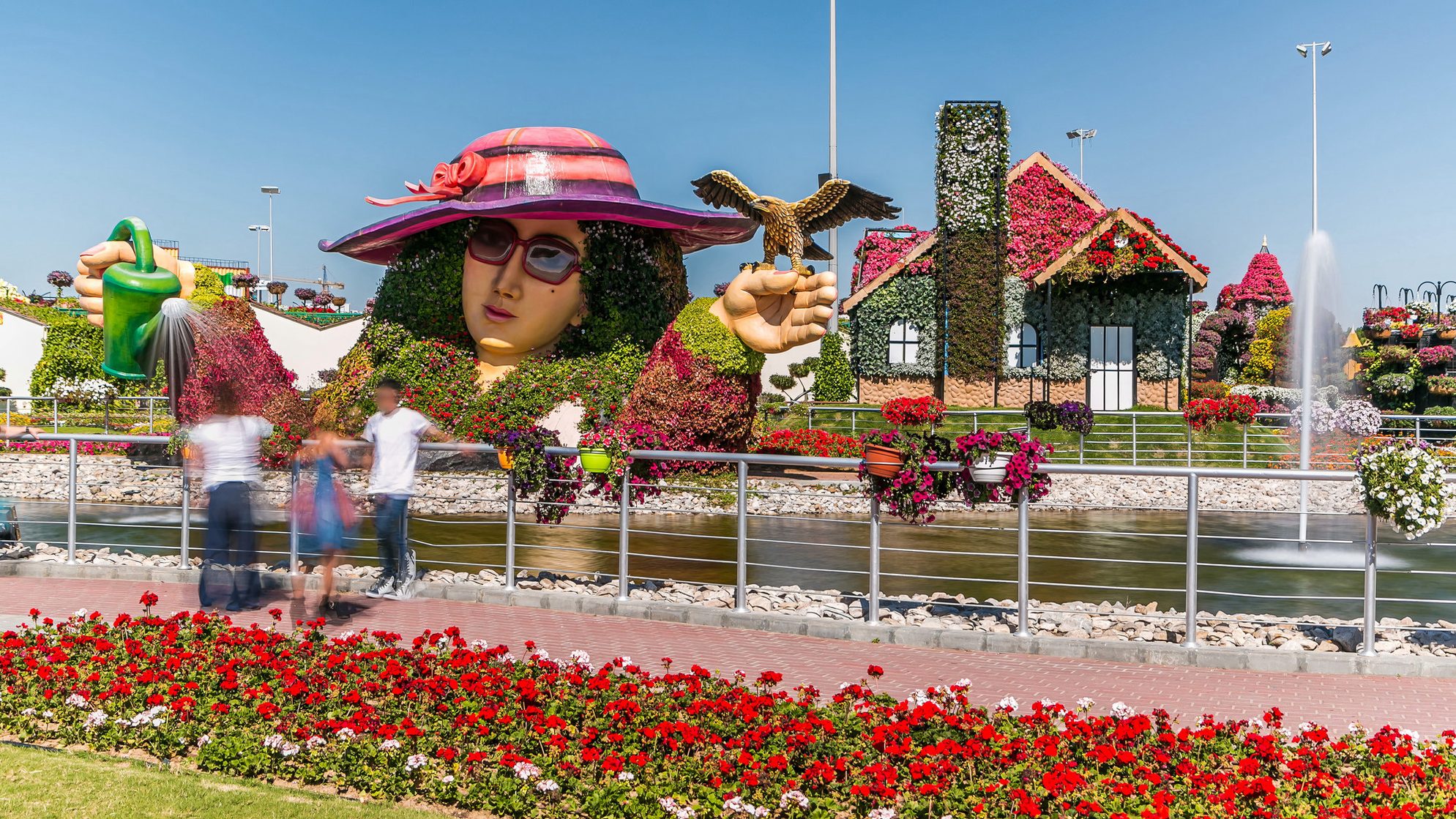 Озеро в чудесном саду Дубая. Источник: Shutterstock