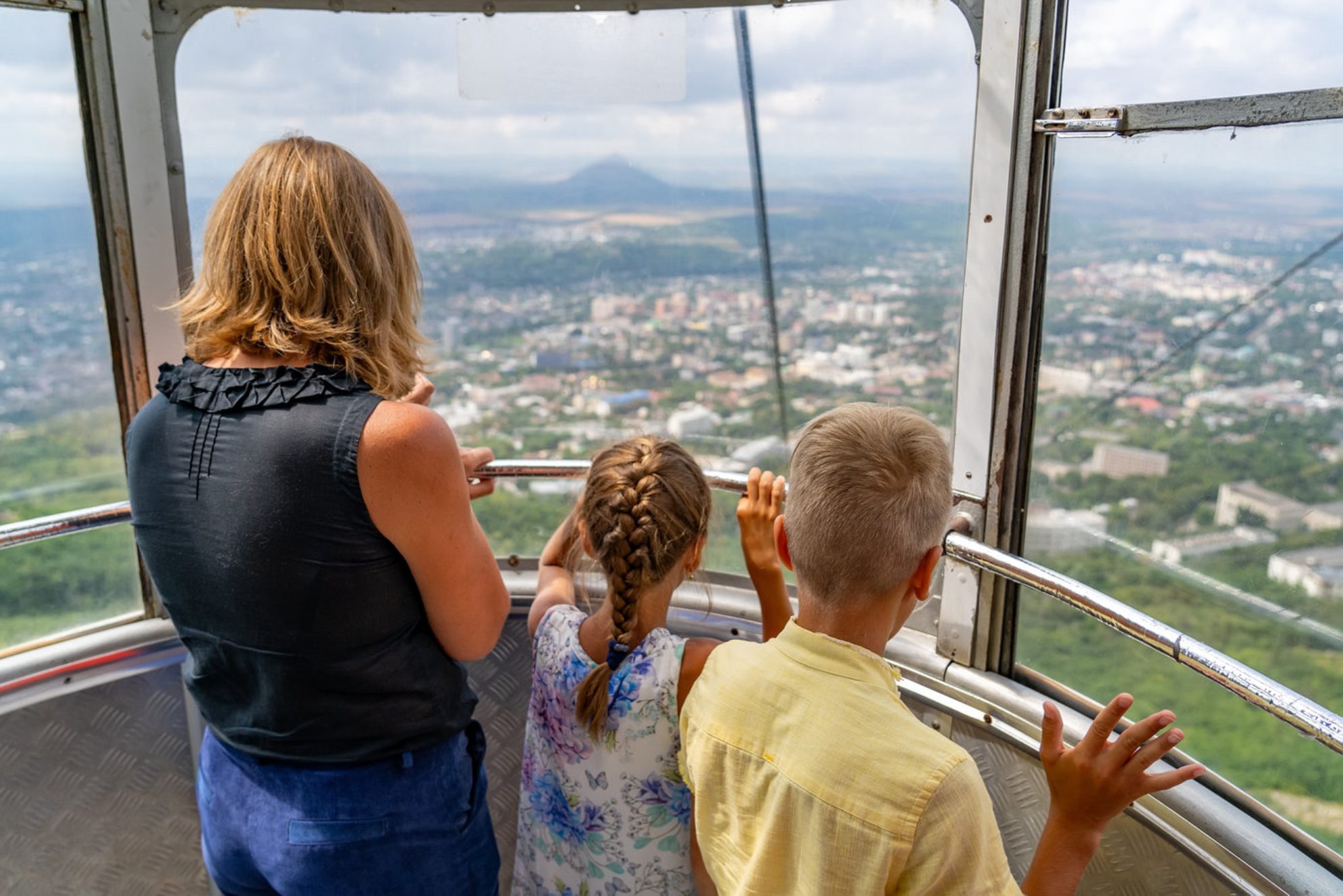 С обеих вершин открываются потрясающие виды, которые точно стоит увидеть своими глазами. Источник: Shutterstock