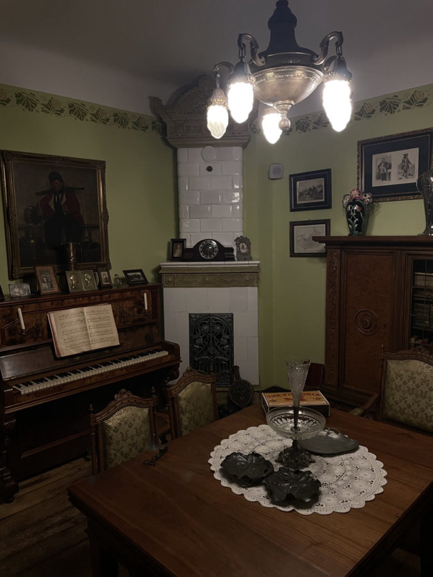 Воссозданная гостиная-столовая прусского жителя. Автор фото: Анастасия Рейзес