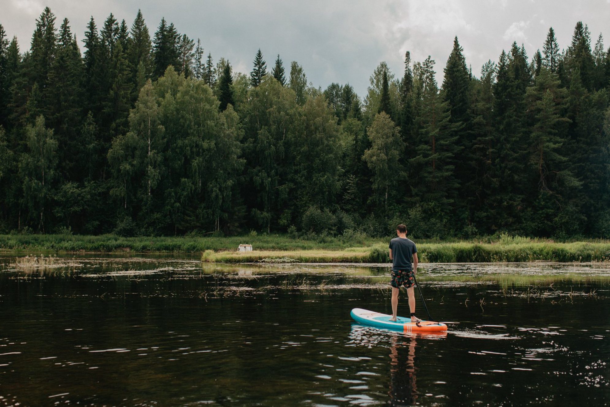 Прогулка на сапе - возможность побыть наедине с собой. Источник: elements.envato.com