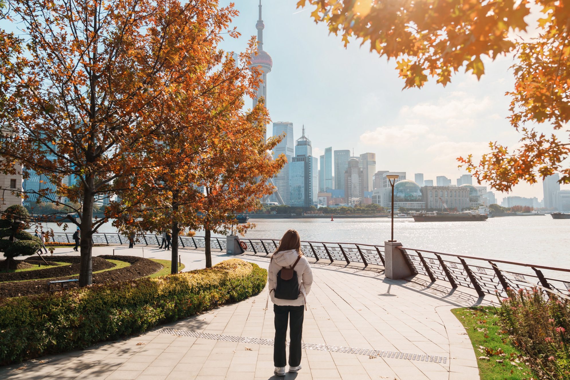 Путешественница в Шанхае, Китай. Источник: Shutterstock