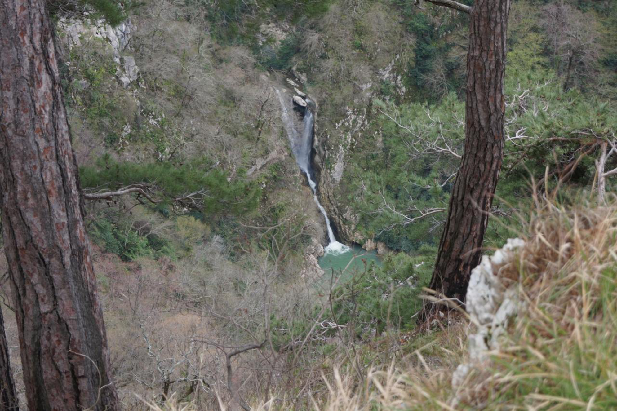 Нижний Агурский водопад с высоты. Источник: Travelto.ru. Автор: Марина Тихомирова