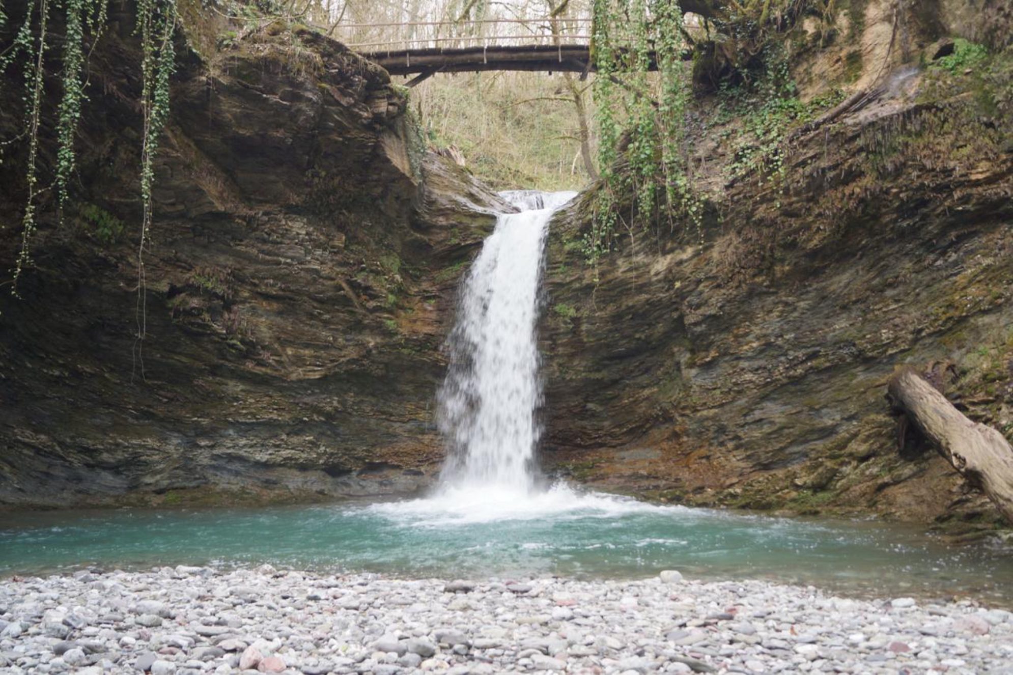 Водопад на реке Ажек. Автор фото: Марина Тихомирова