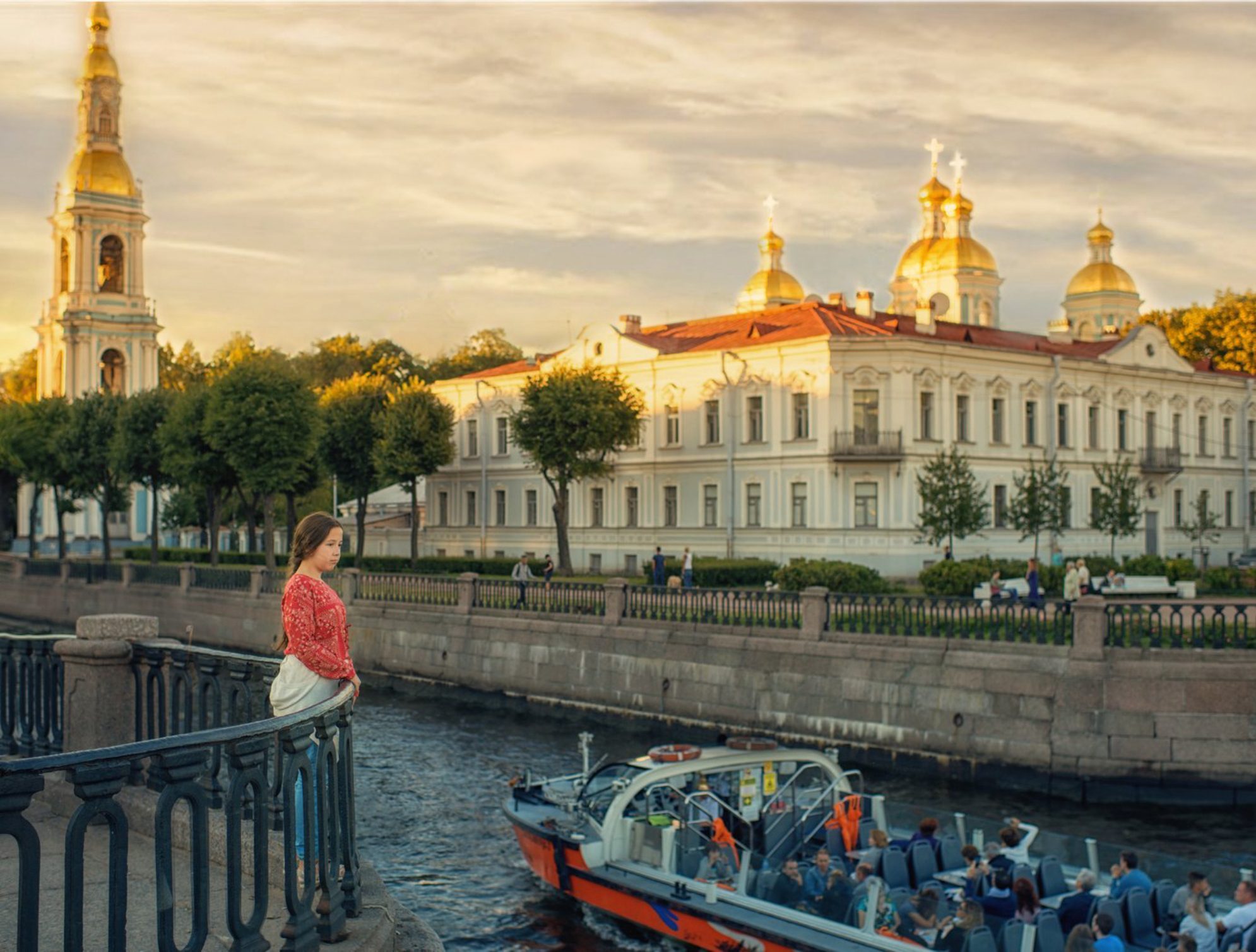 Речной трамвайчик. Источник фото: elements.envato.com