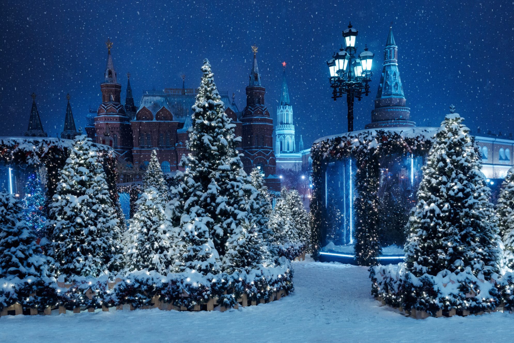 Новогодняя Москва прекрасна. Советуем посетить столицу России именно в новогодний период. Источник: Shutterstock