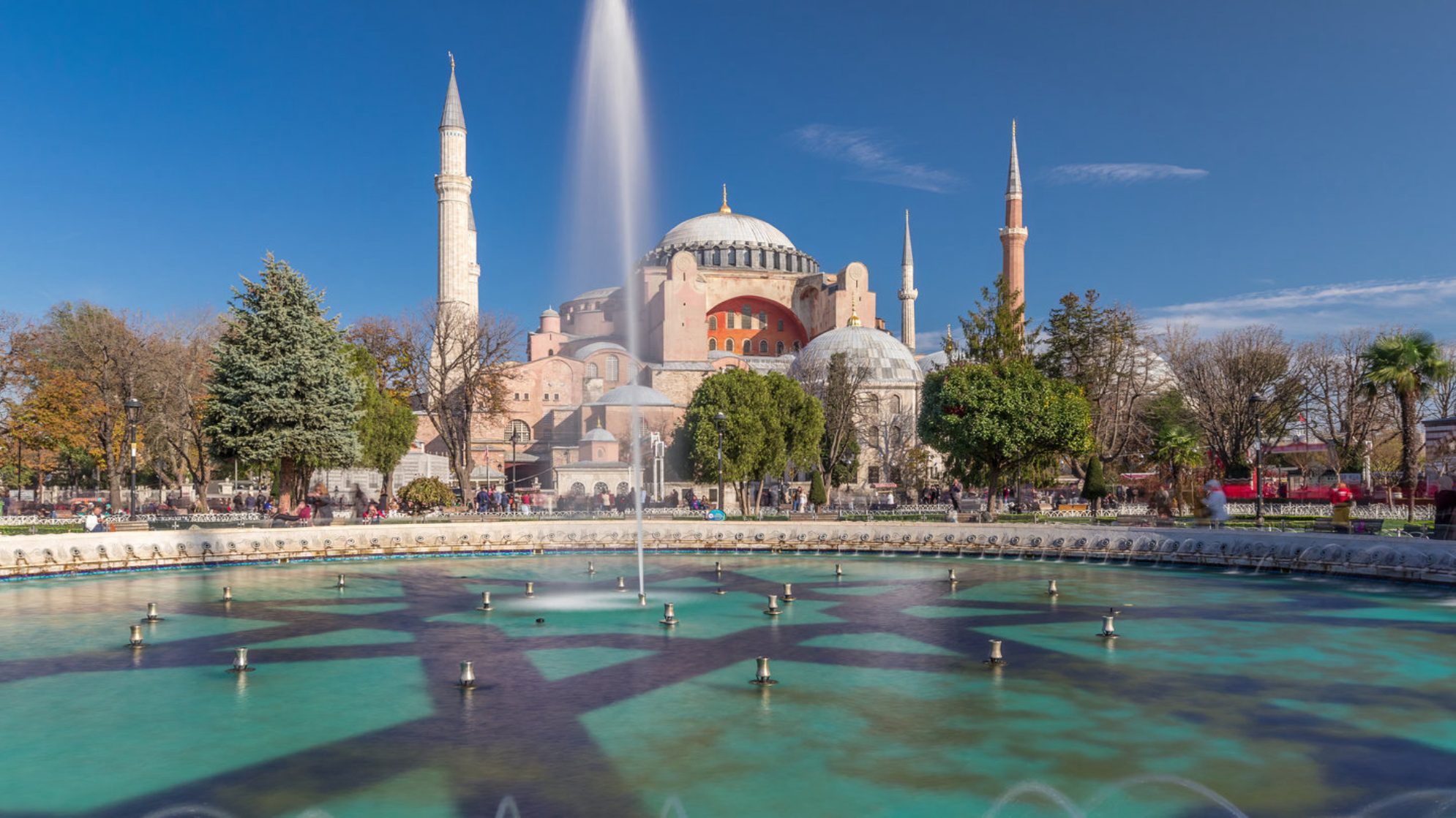 Прикосновение к чуду: Айя-София. shutterstock.com