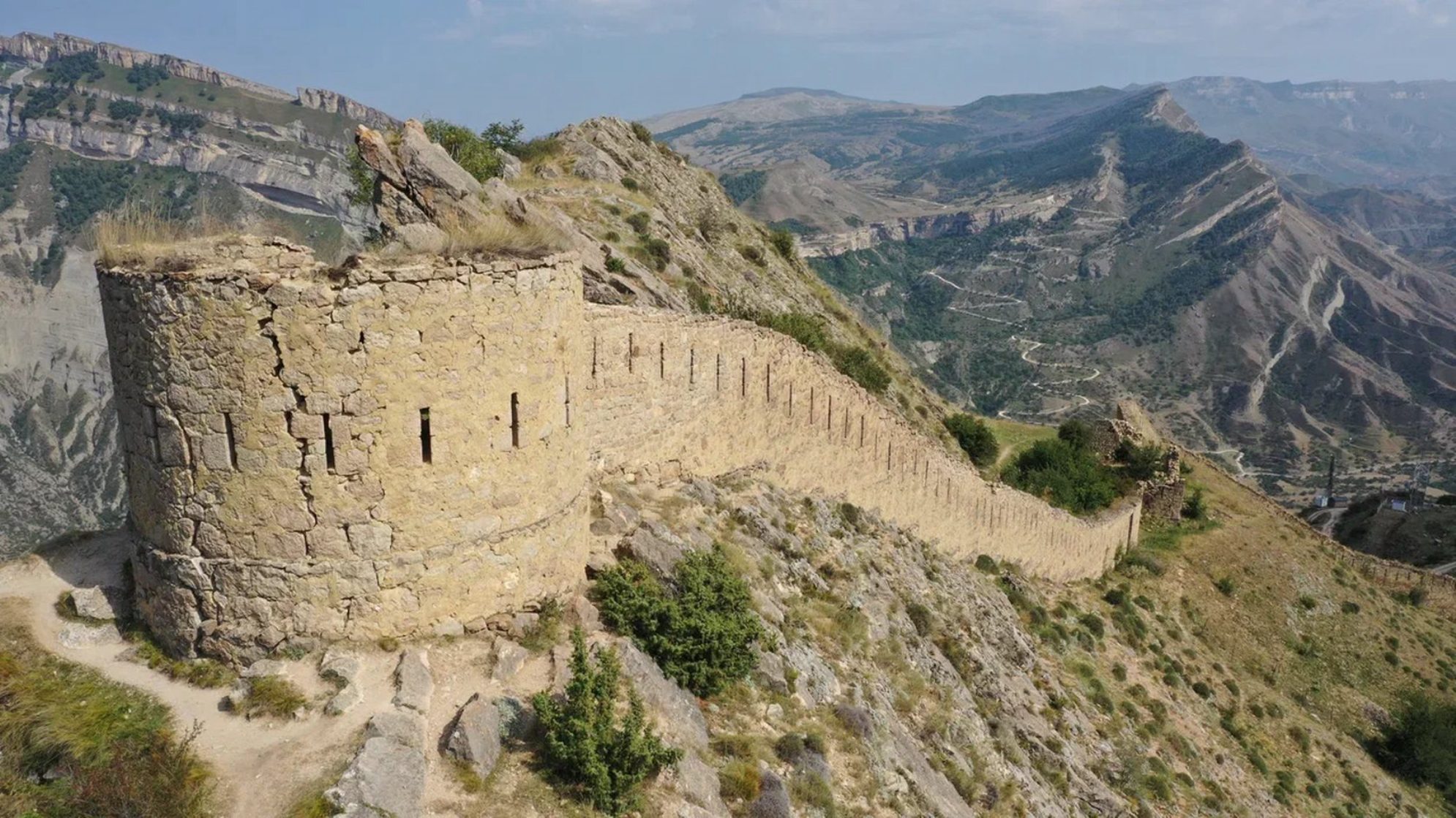 Башня Шамиля в Губинском районе, Дагестан. Автор: Министерство по туризму и народным художественным промыслам Республики Дагестан. Источник: Яндекс Диск