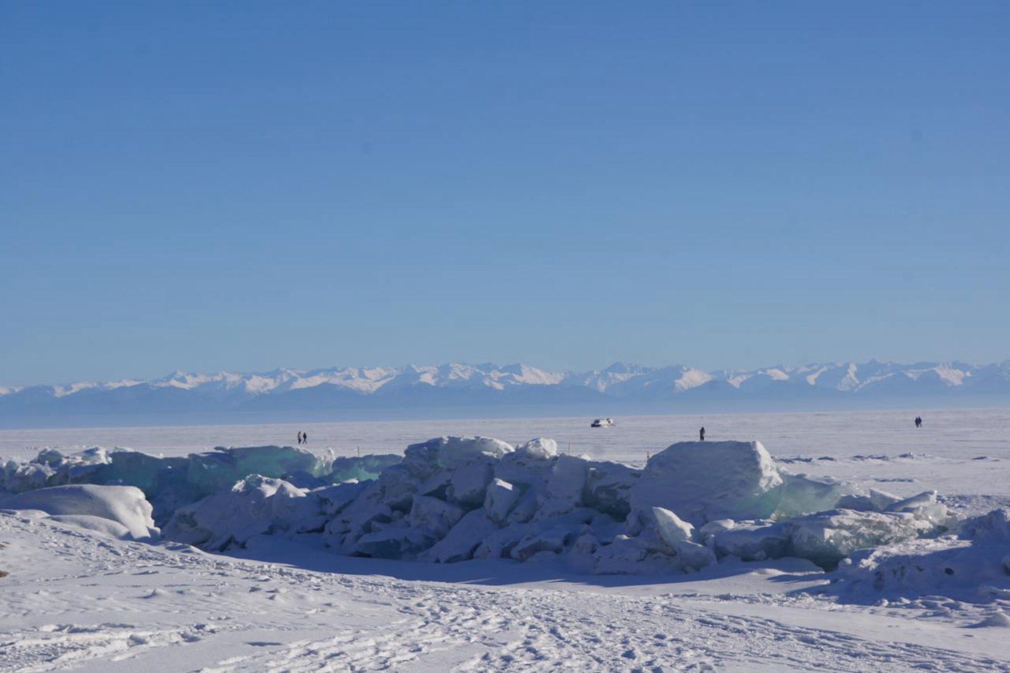 Торосы на Байкале. Автор фото: Марина Тихомирова