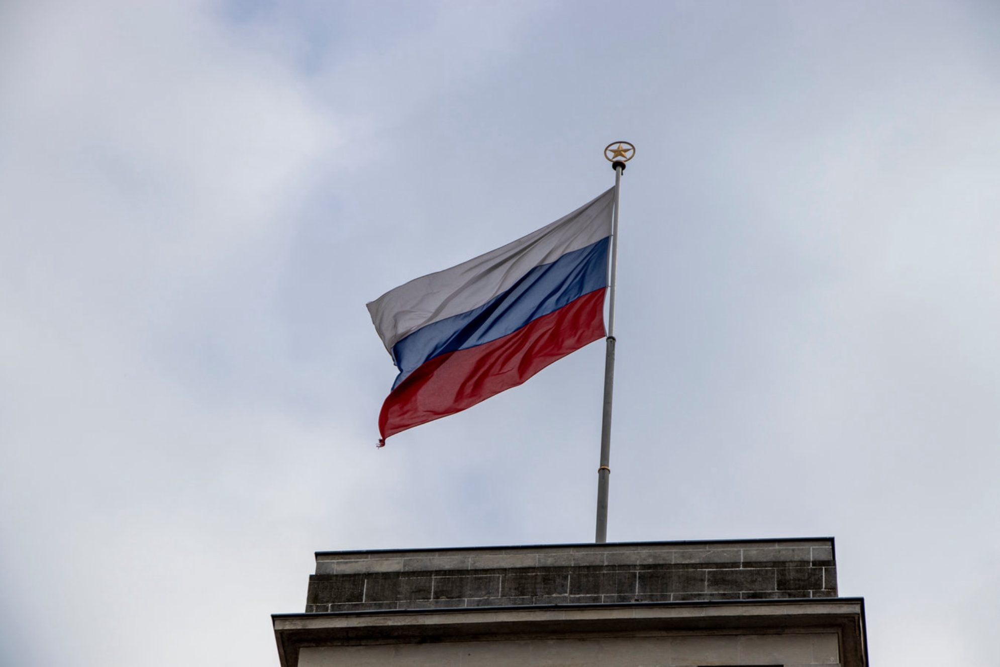 Заранее уточните контактные данные посольств, даже если путешествуете в период без лесных пожаров. Источник: shutterstock.com