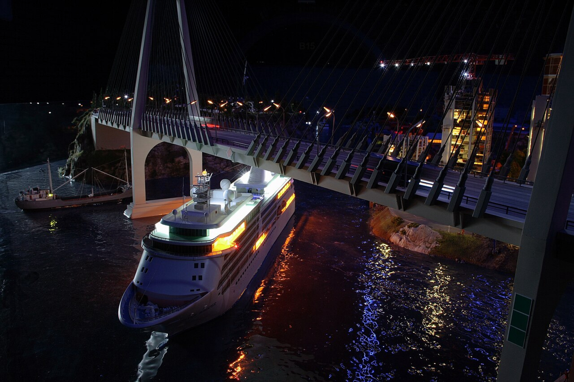 Каждые 13 минут над макетом постепенно происходит смена дня и ночи.Источник фото: ru.wikipedia.orgАвтор: Grandmaket