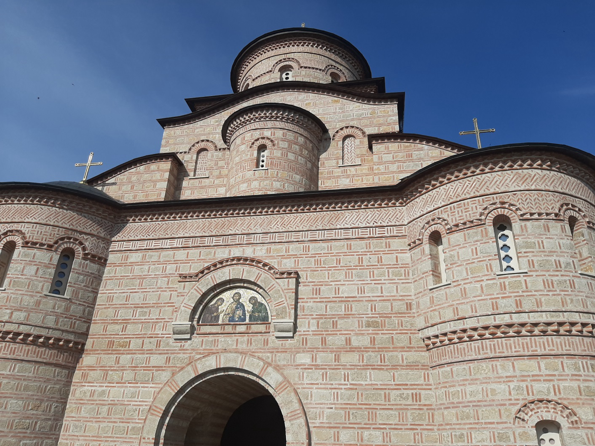 Часть фасада монастыря. Автор фото: Ирина Дорофеева