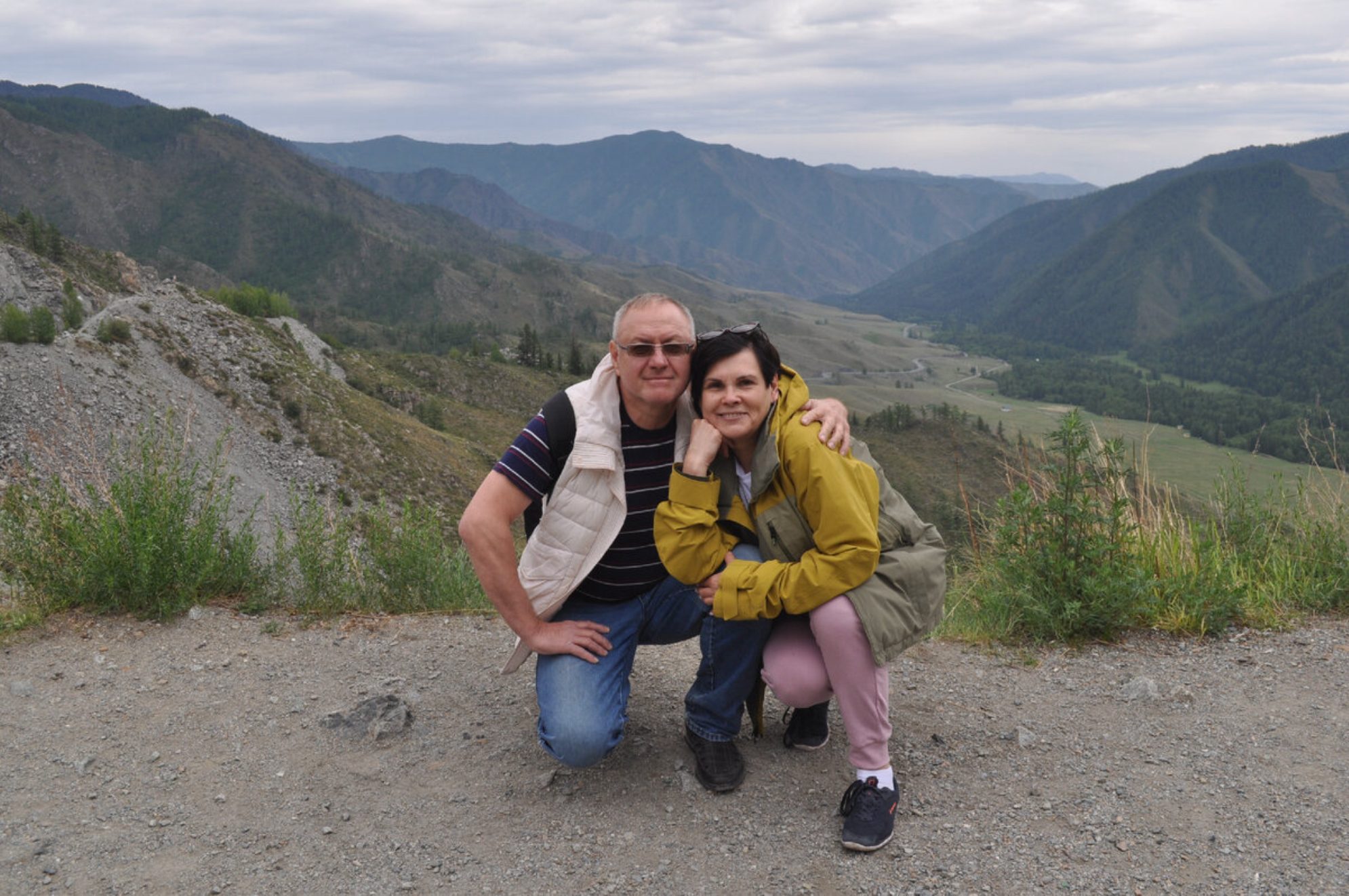 Довольные мы на перевале. Алтай. Автор фото: Ирина Жарикова