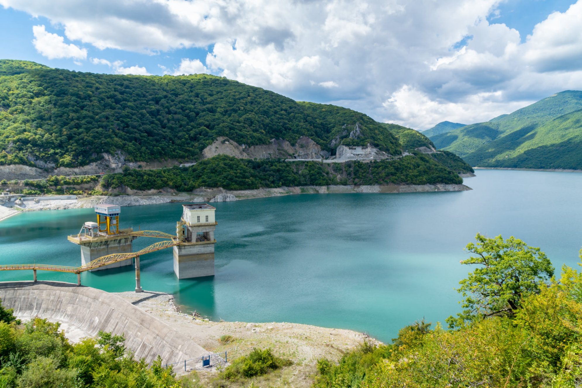 Жинвальское водохранилище, Грузия. Источник: Shutterstock