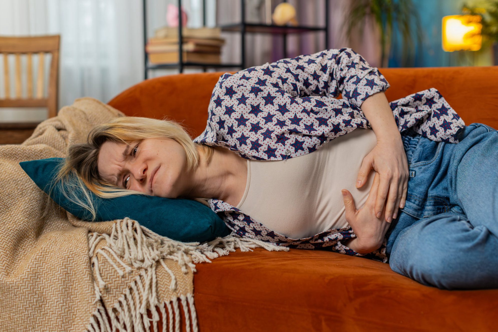 Лечение включает быстрое восстановление водного баланса и антибиотики для ускорения выведения бактерий. Источник: Shutterstock