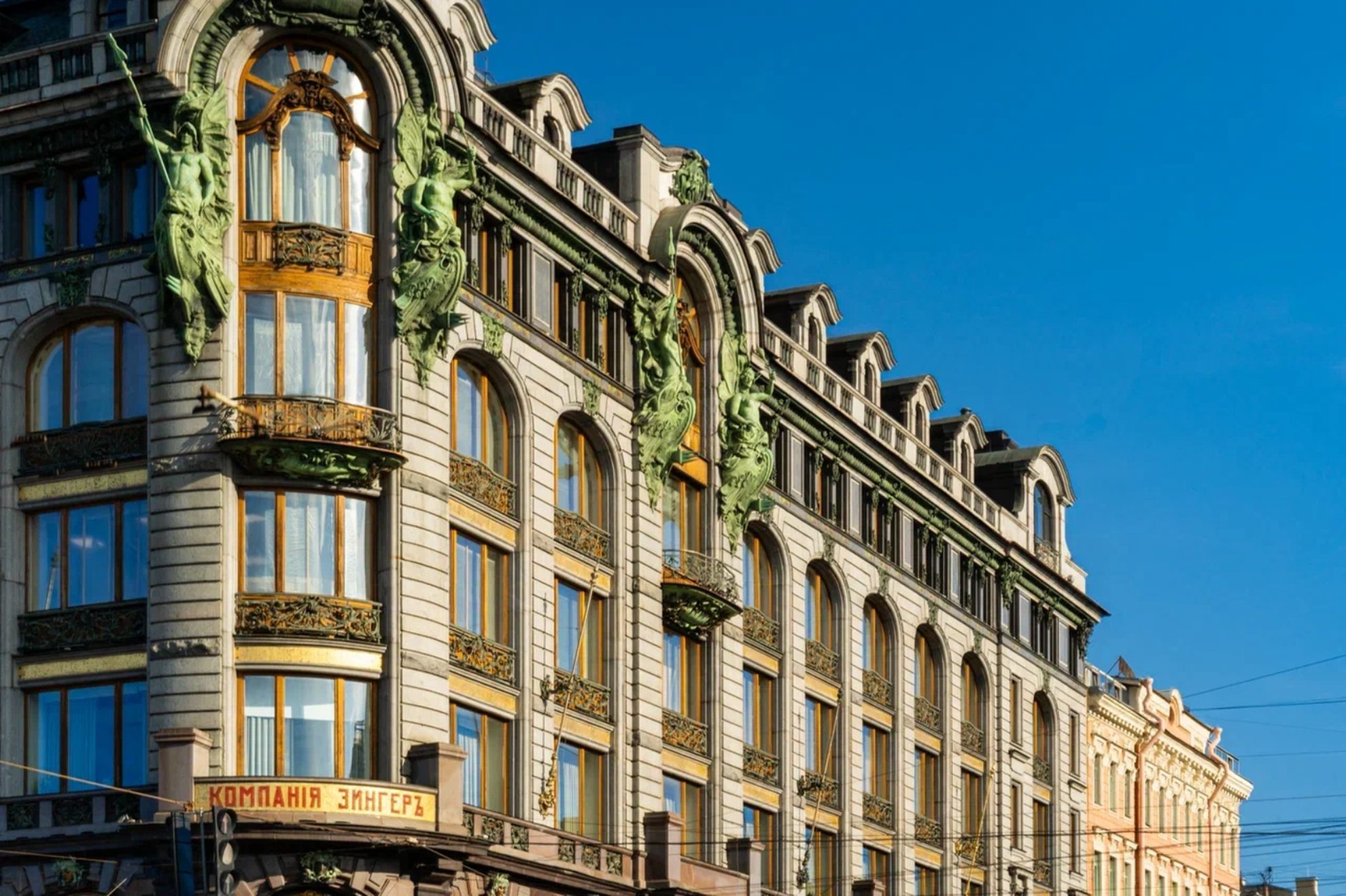 Богатое убранство фасада.Источник фото: disk.yandex.ruАвтор: Лицензионный фотобанк СПб ГБУ "ГТИБ"