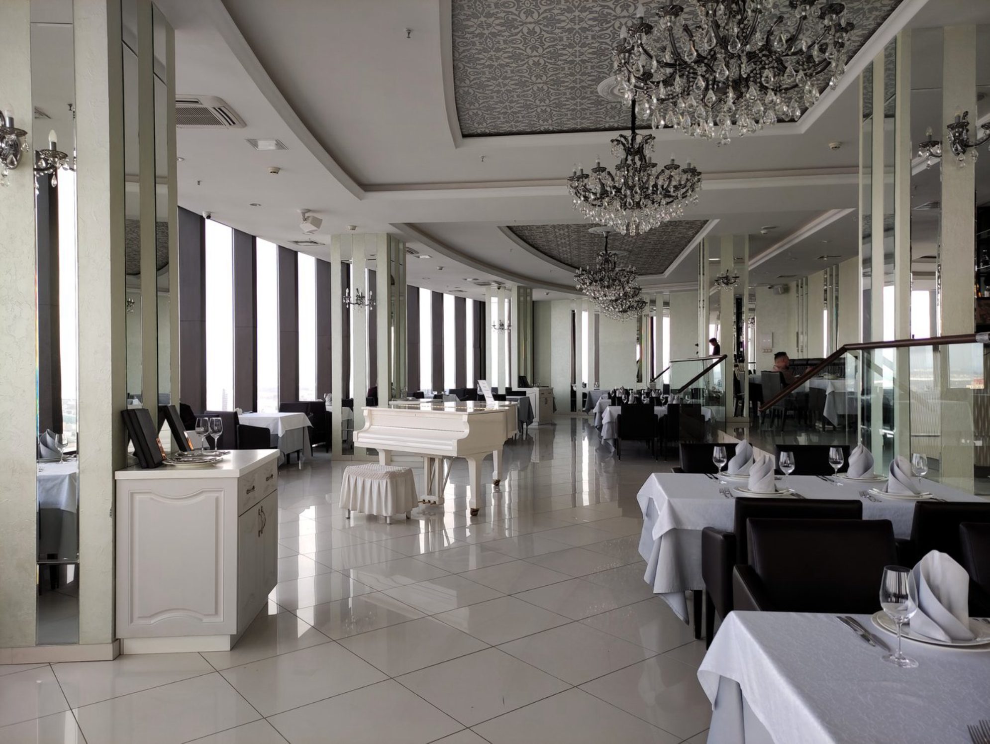 Зал ресторана «Вертикаль».Автор фото: Любовь Федорова