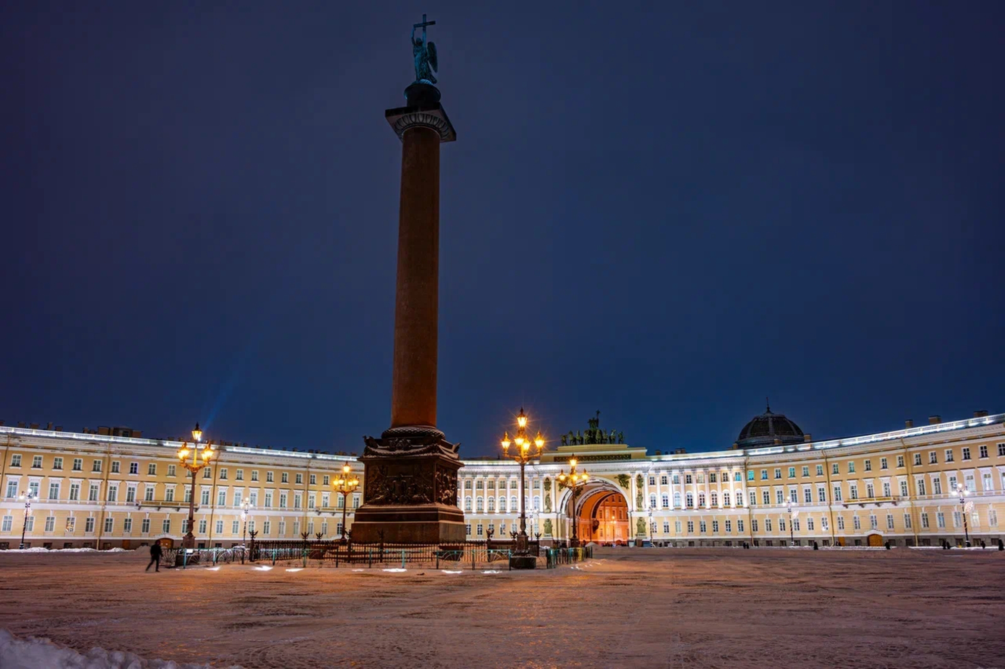 Дворцовая площадь в Санкт-Петербурге.Источник фото: Лицензионный фотобанк Санкт-Петербурга