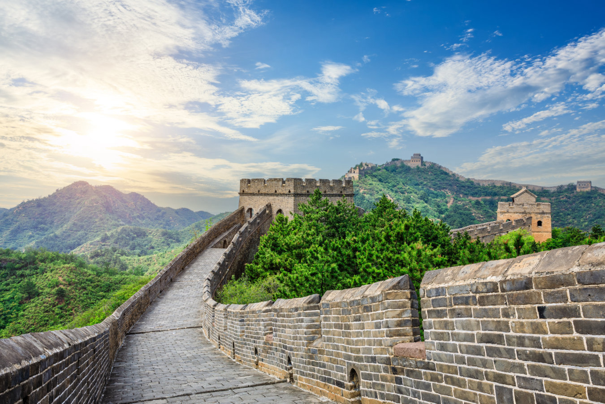 Построенная века назад Великая Китайская стена. Источник: Shutterstock