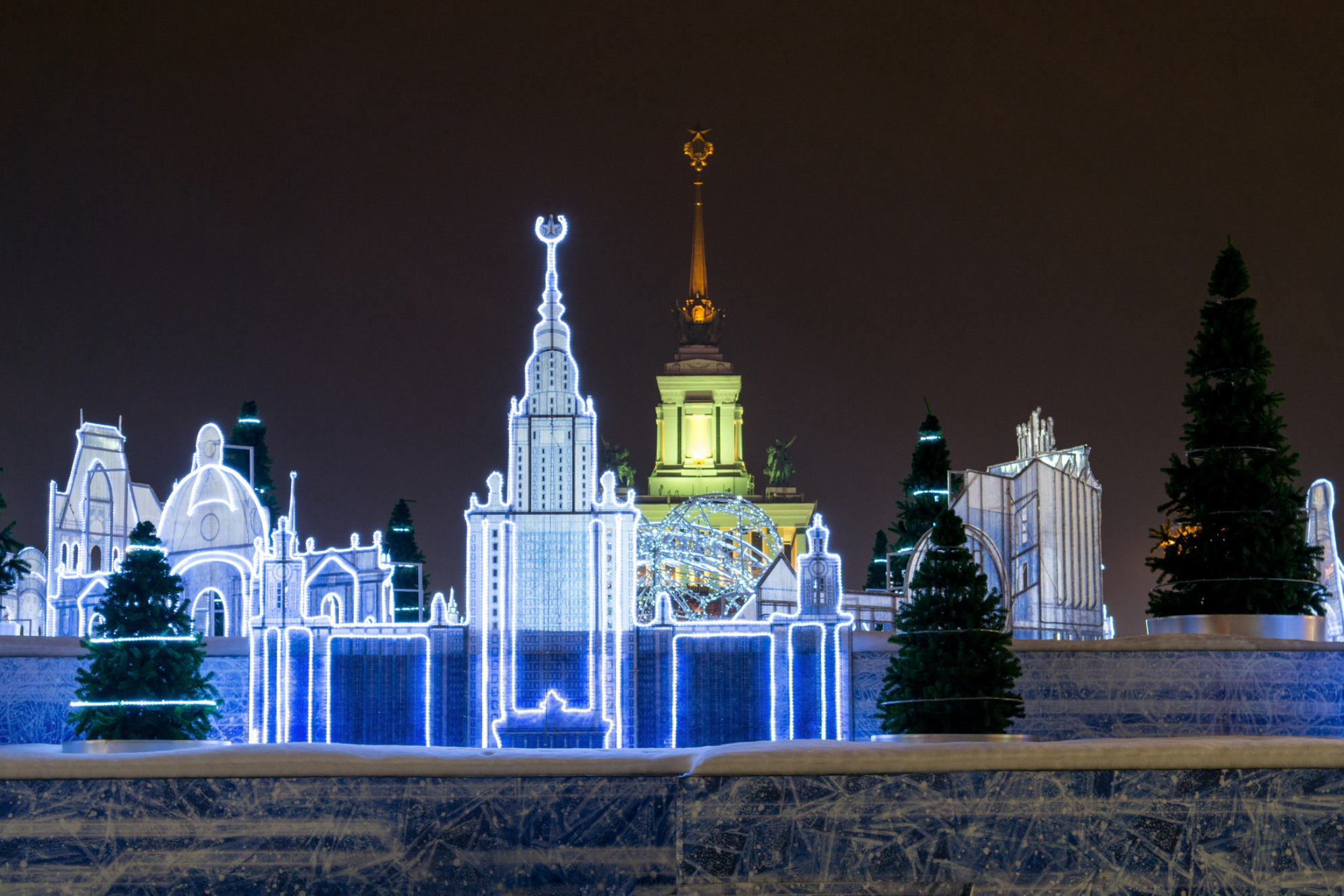 Павильон №1 «Центральный» на ВДНХ зимой. Источник: Shutterstock