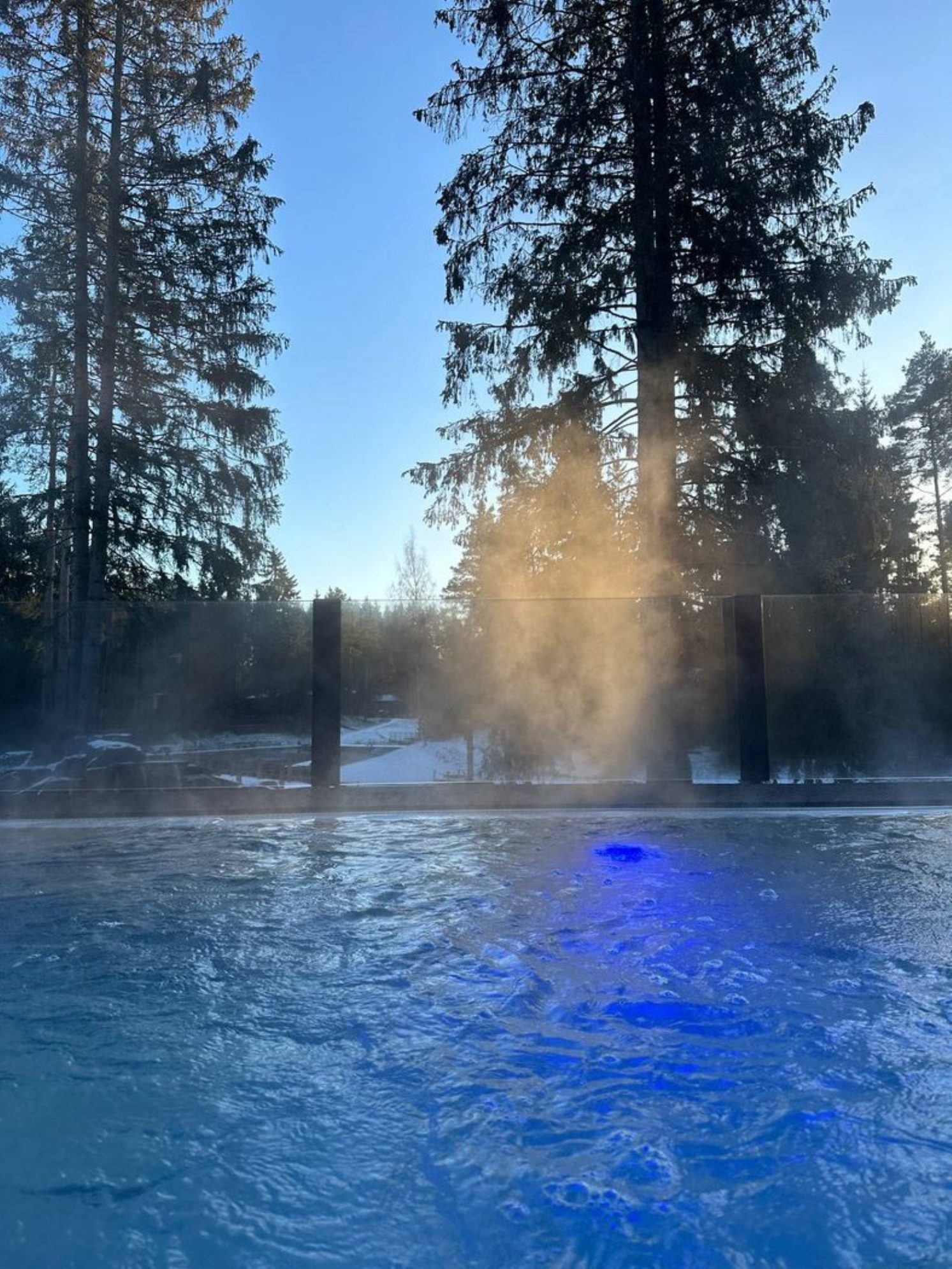 Спа-комплекс в Охта парке работает круглый год. Зимой можно поплавать в открытых бассейнах с подогревом. Автор фото: Анастасия Тронькова