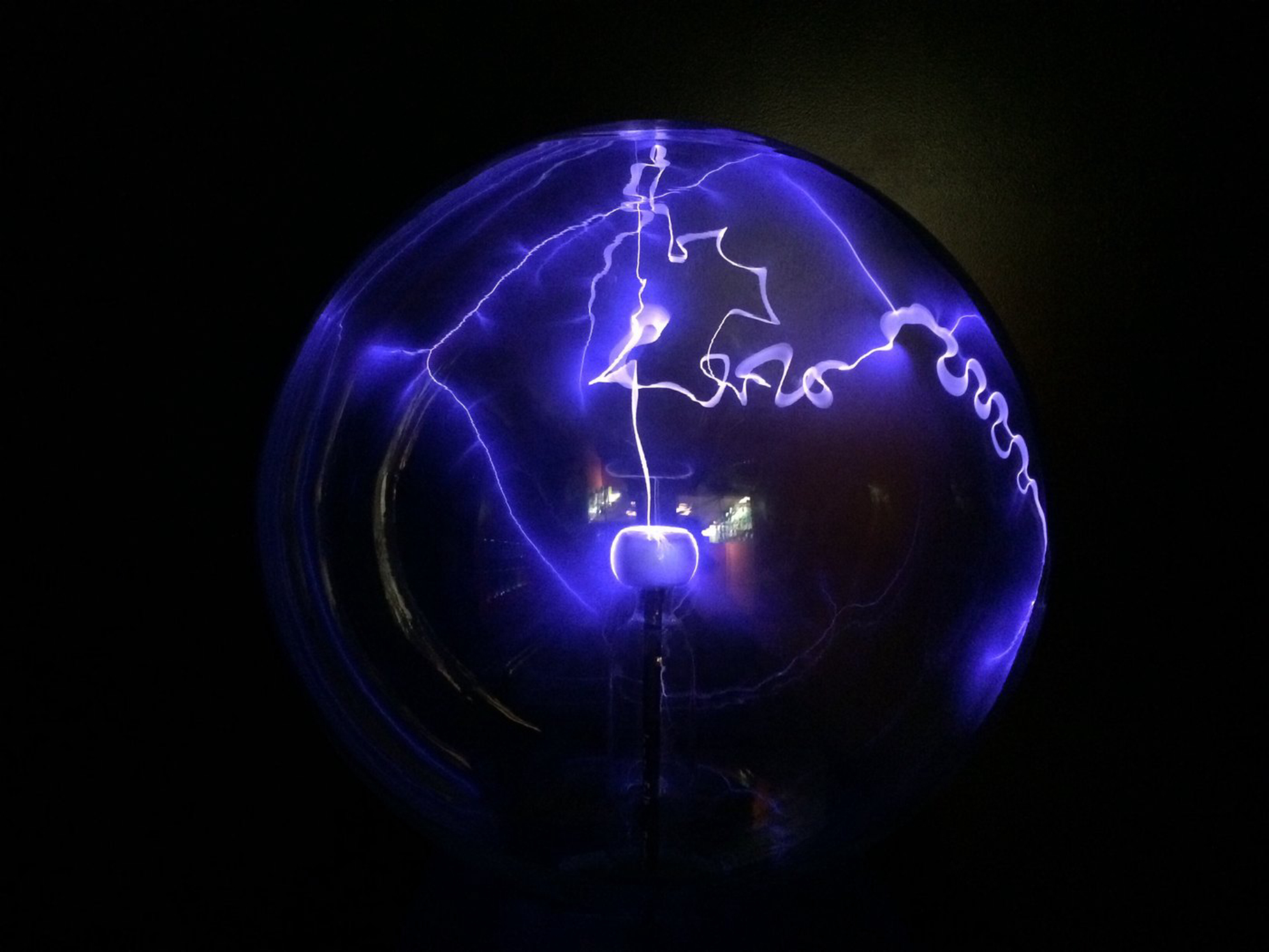 Эксперименты в Музее Теслы будут особенно интересны детям.