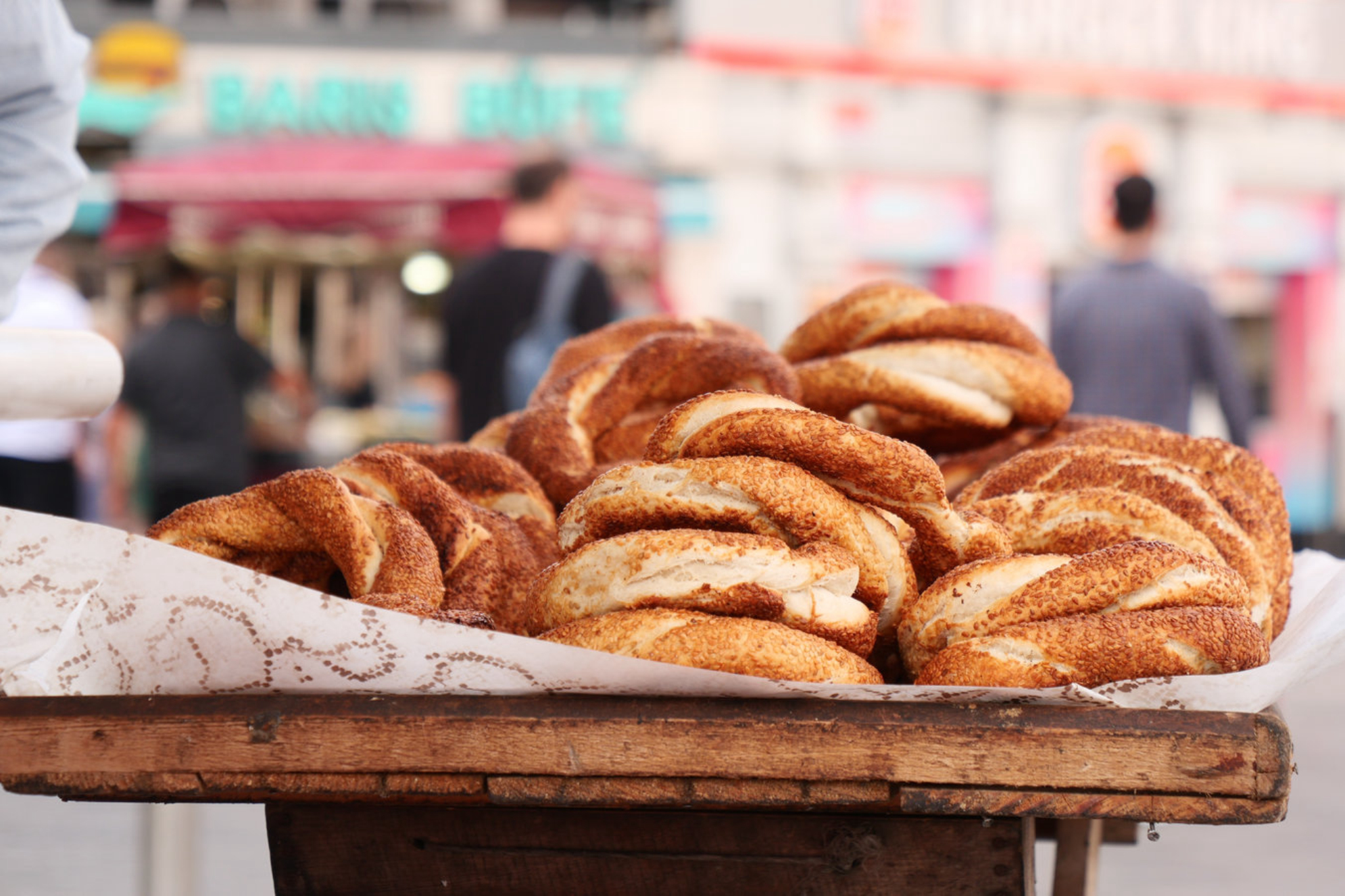 Традиционный турецкий симит с кунжутом. Источник: Shutterstock
