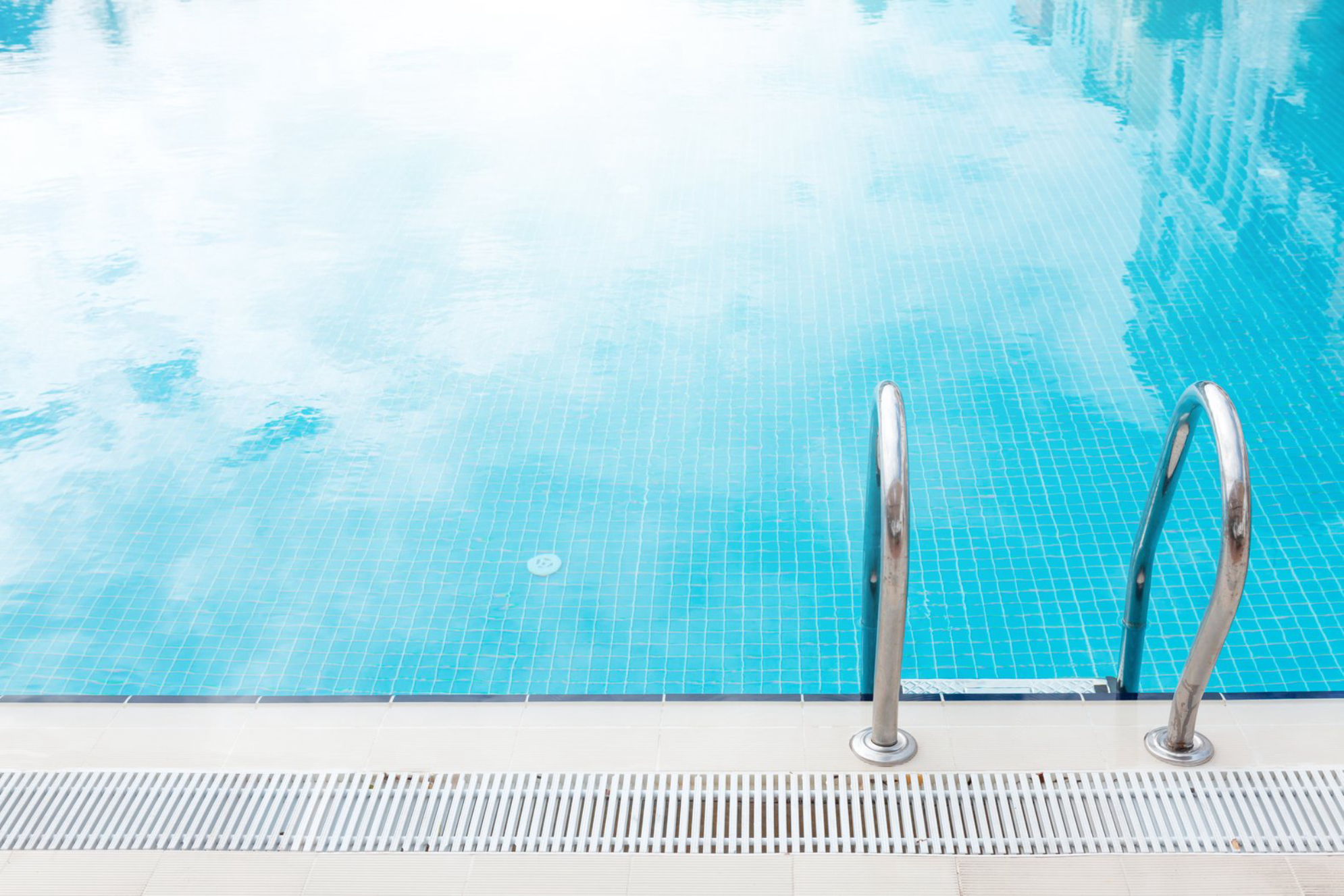 Хотя в Крыму есть море, в санаториях обычно имеются бассейны.