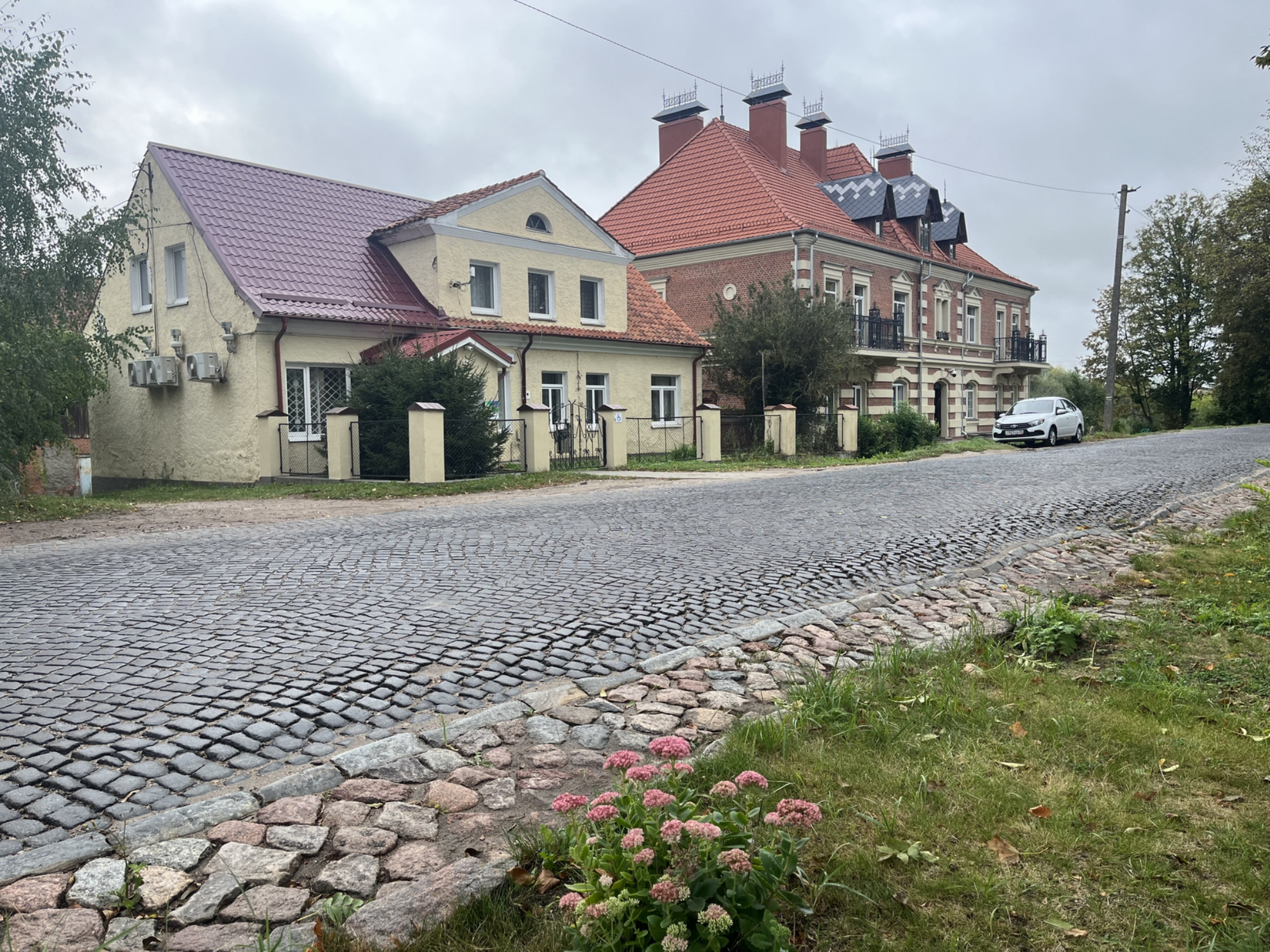 Сохранившаяся немецкая брусчатка в пгт. Железнодорожный.Источник фото: drive.google.comАвтор: Татьяна Леднева