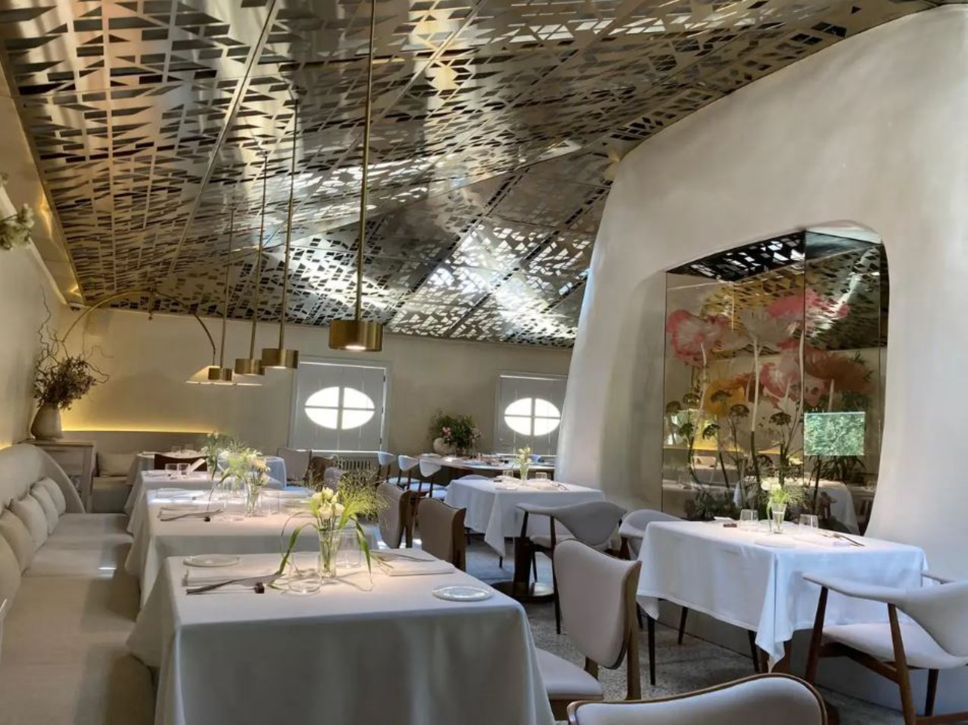 Так выглядит интерьер каминного зала в ресторане «Artest» в Москве.Автор фото: Татьяна Леднева